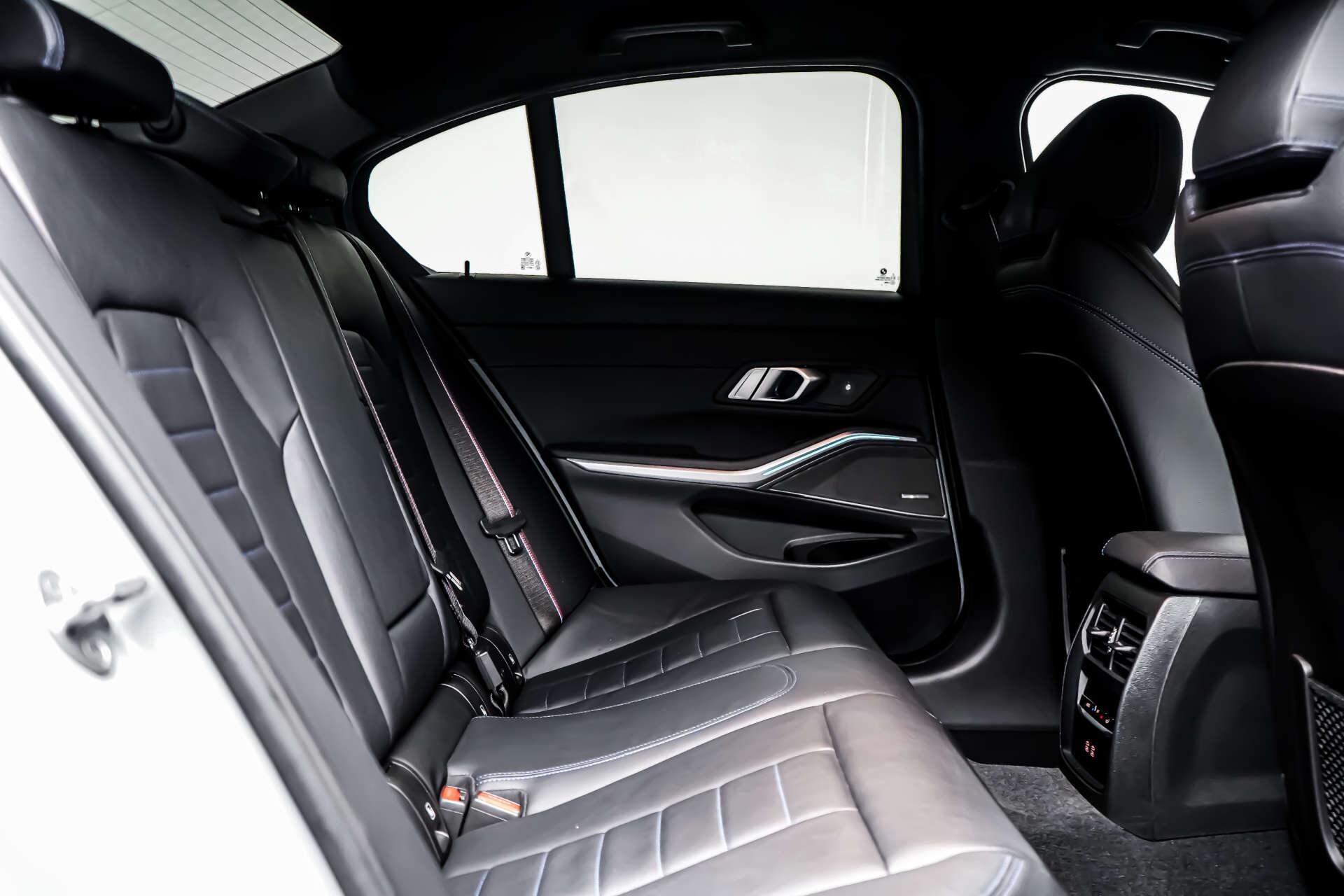 BMW 3 Series view 8