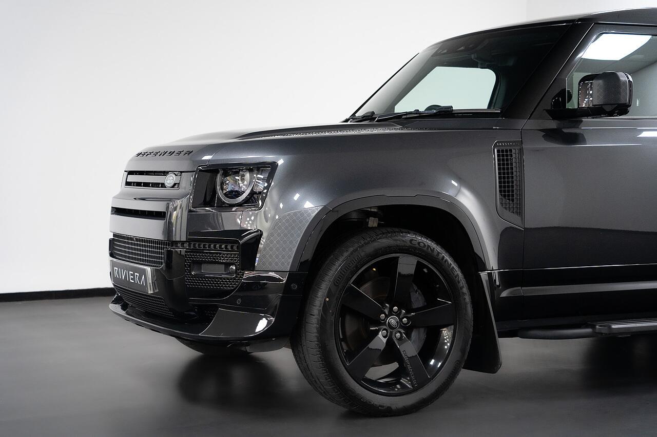 Land Rover Defender view 34