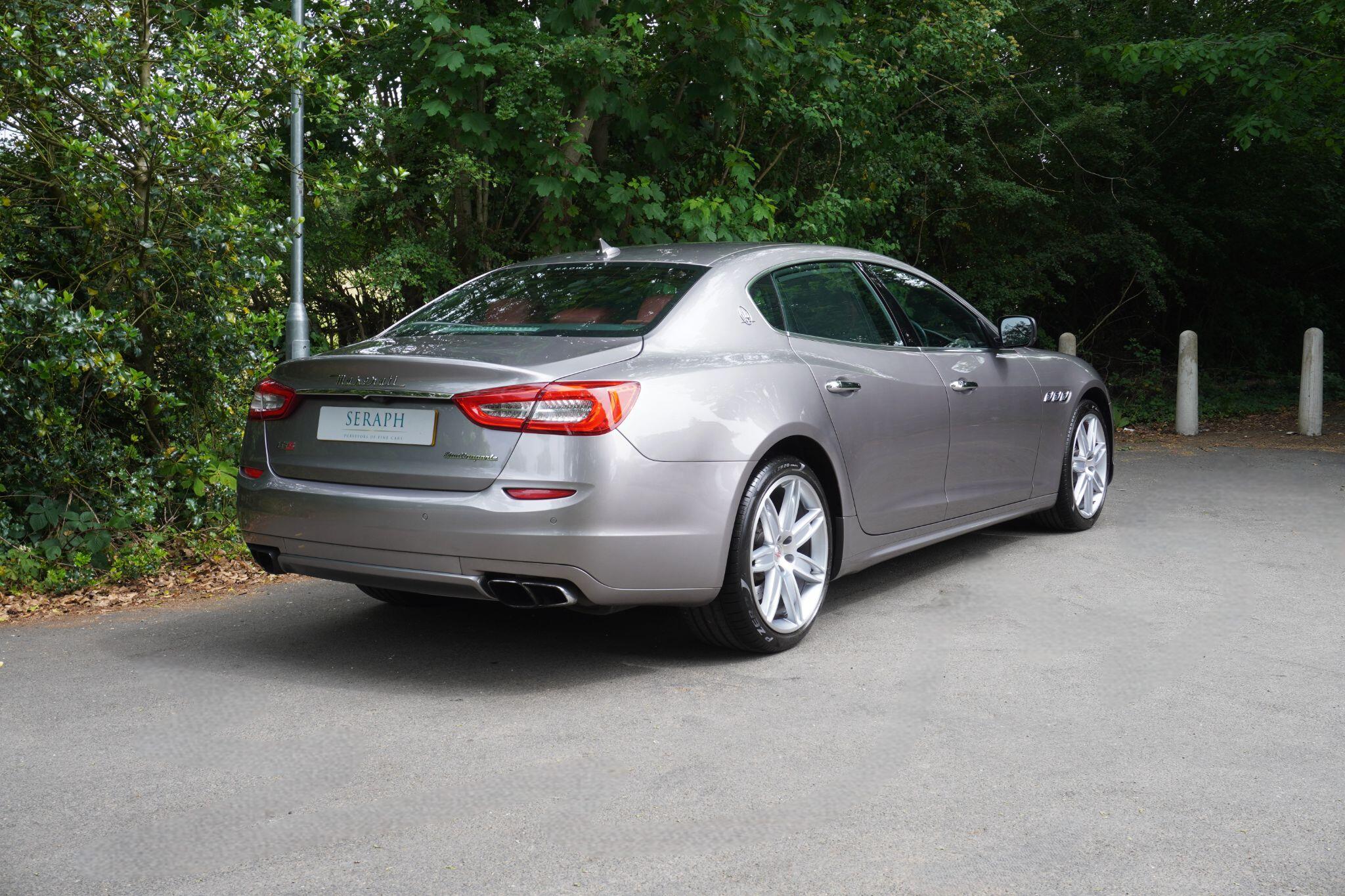 Maserati Quattroporte view 9