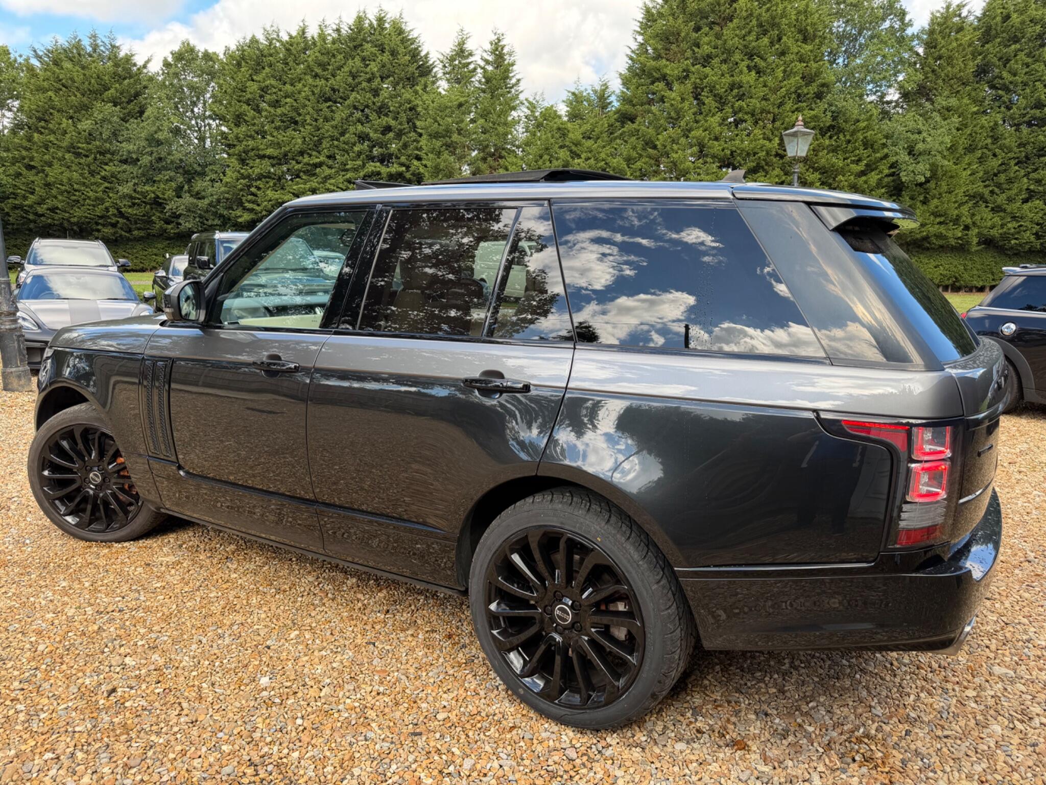 Land Rover Range Rover view 4