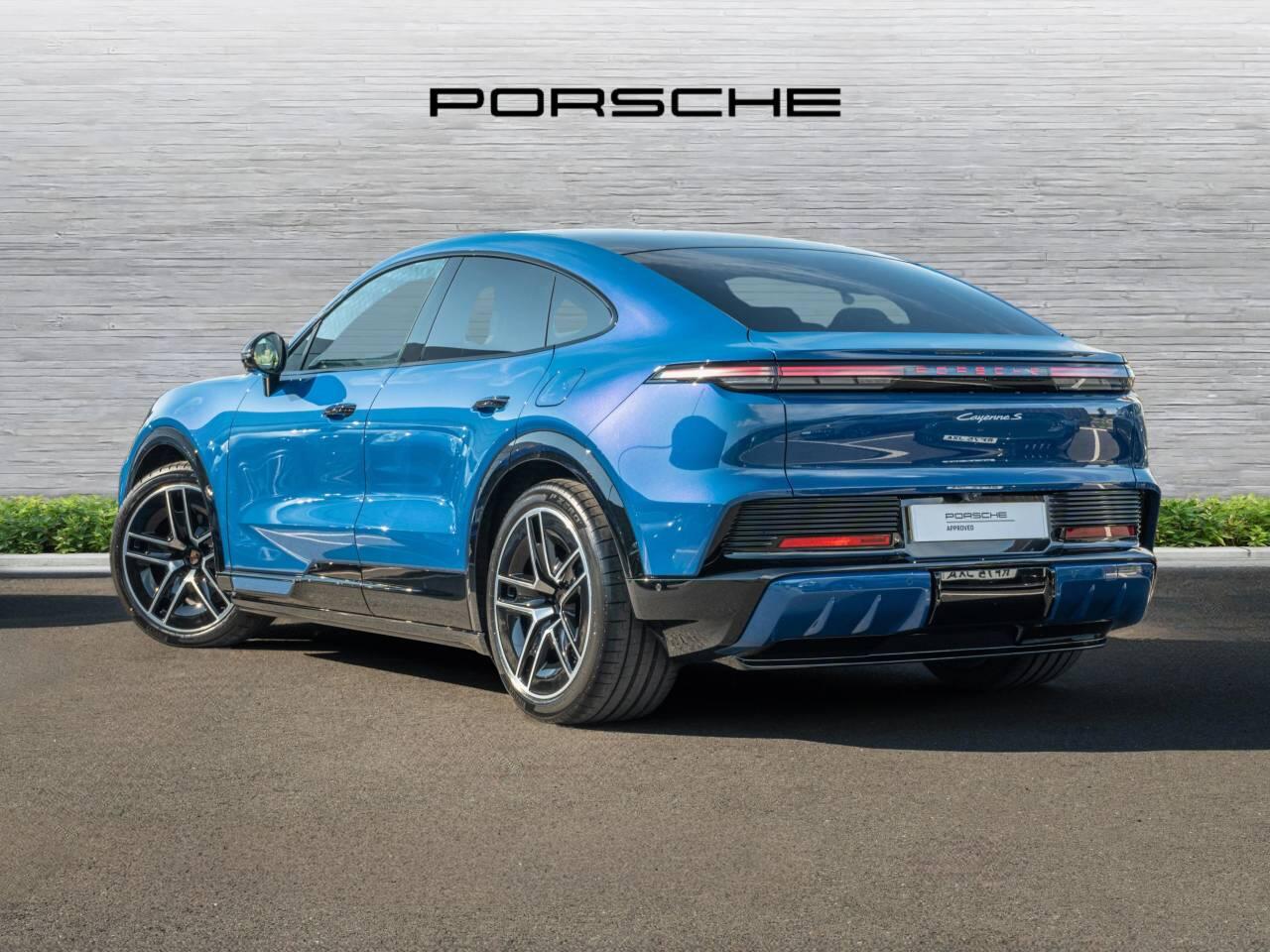 Porsche Cayenne view 3