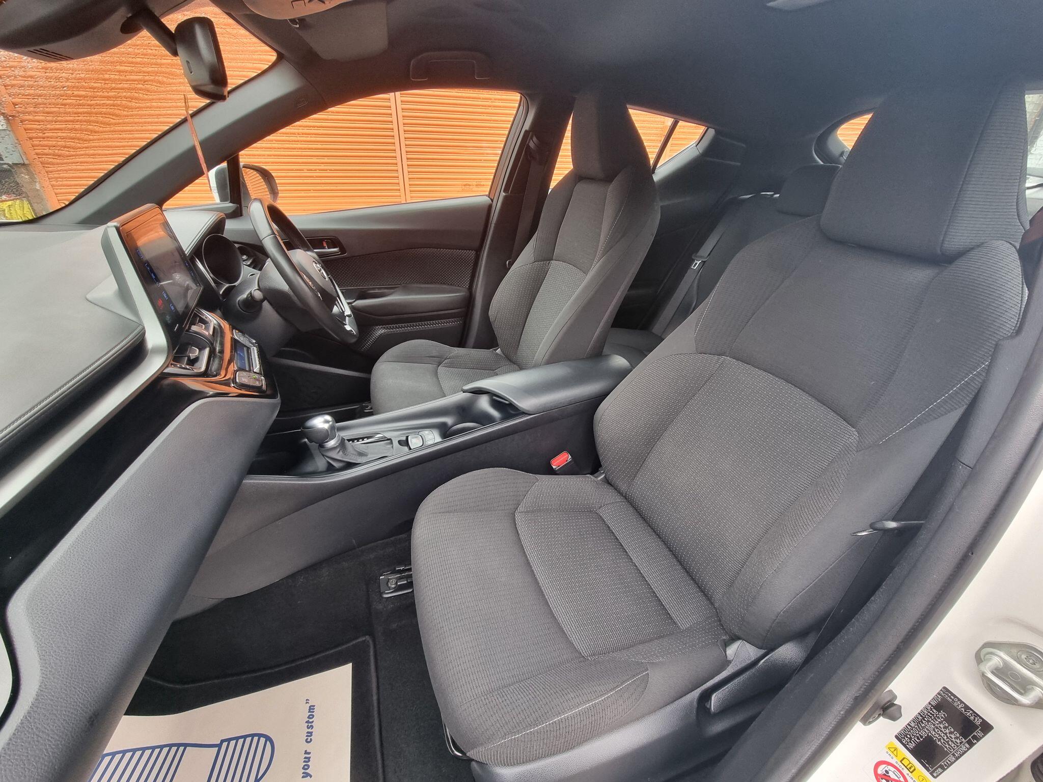 Toyota C-HR view 24