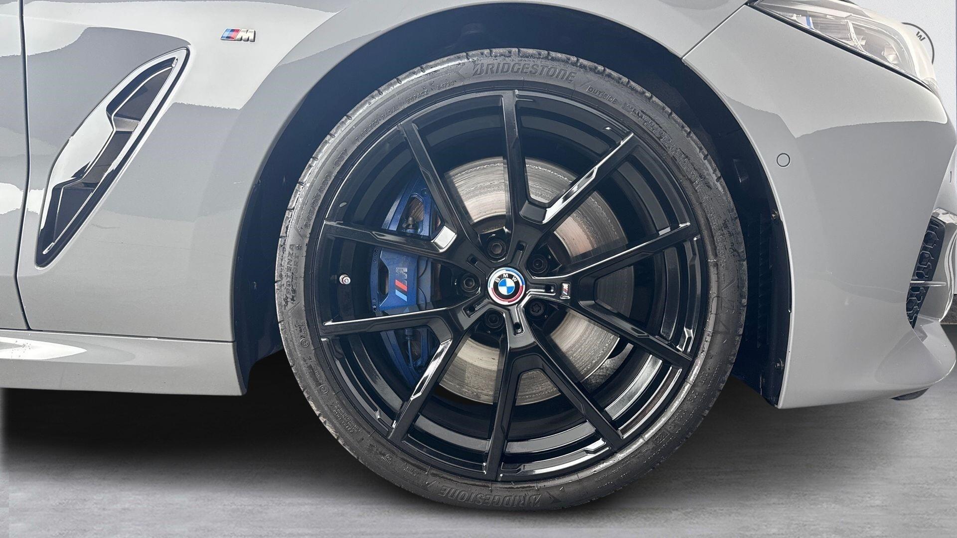 BMW 8 Series view 14