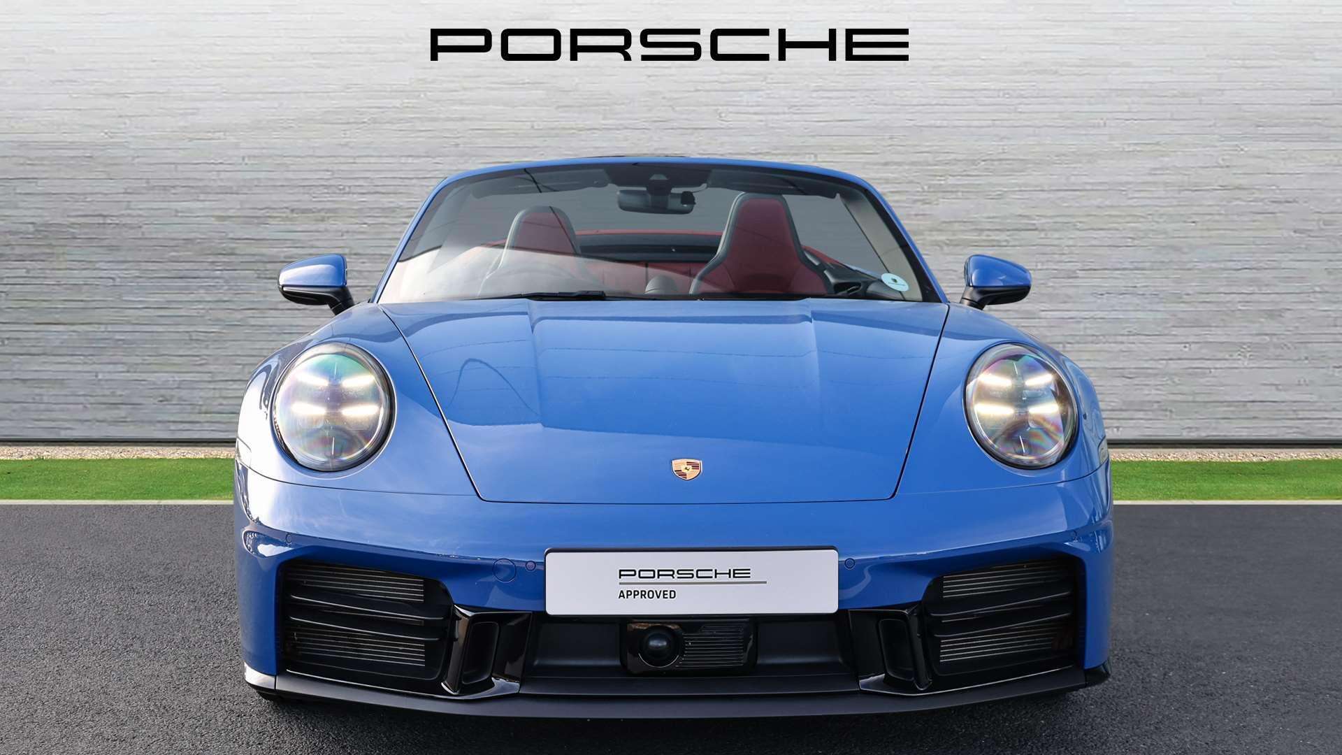 Porsche 911 view 11