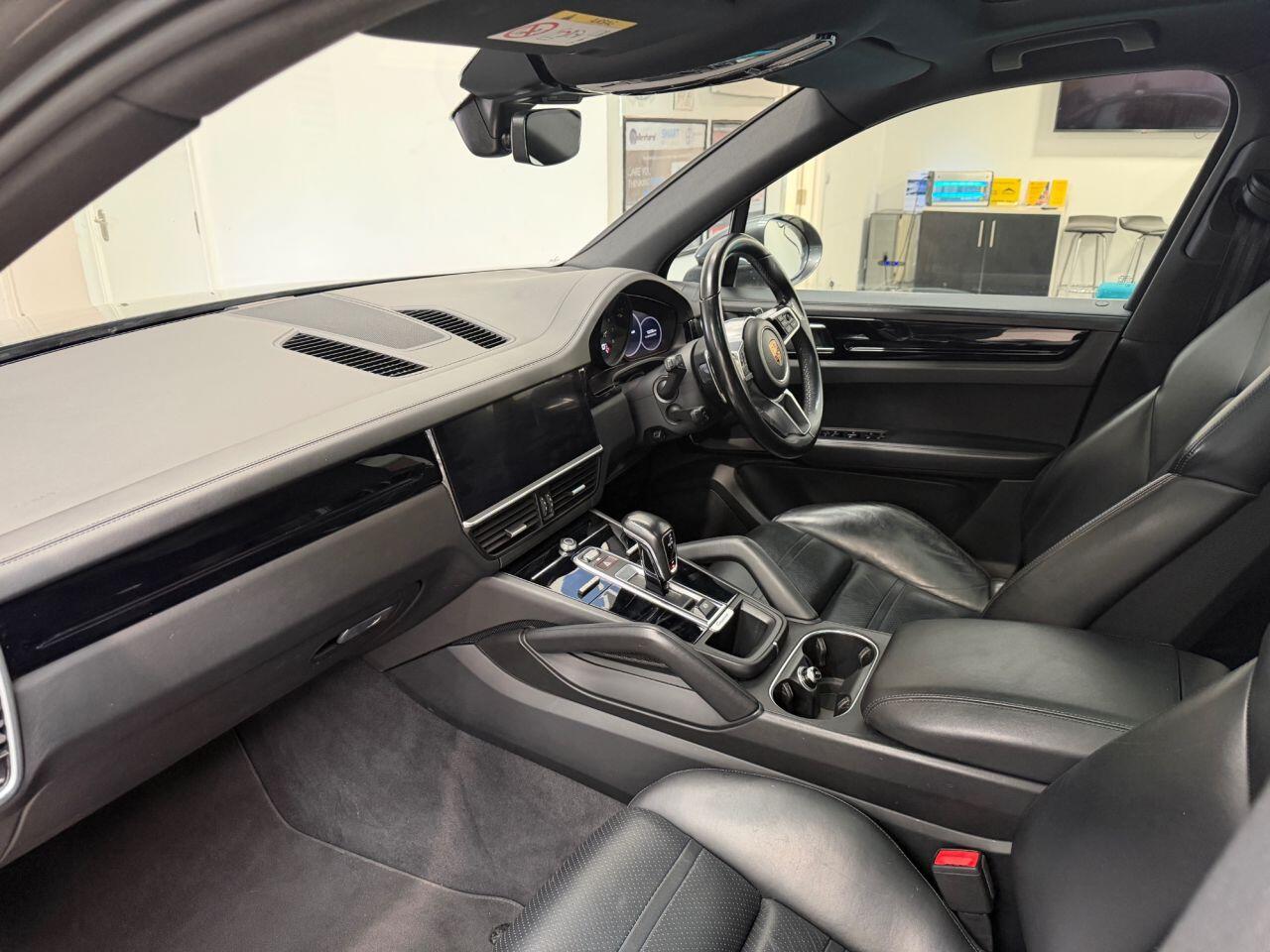 Porsche Cayenne view 24