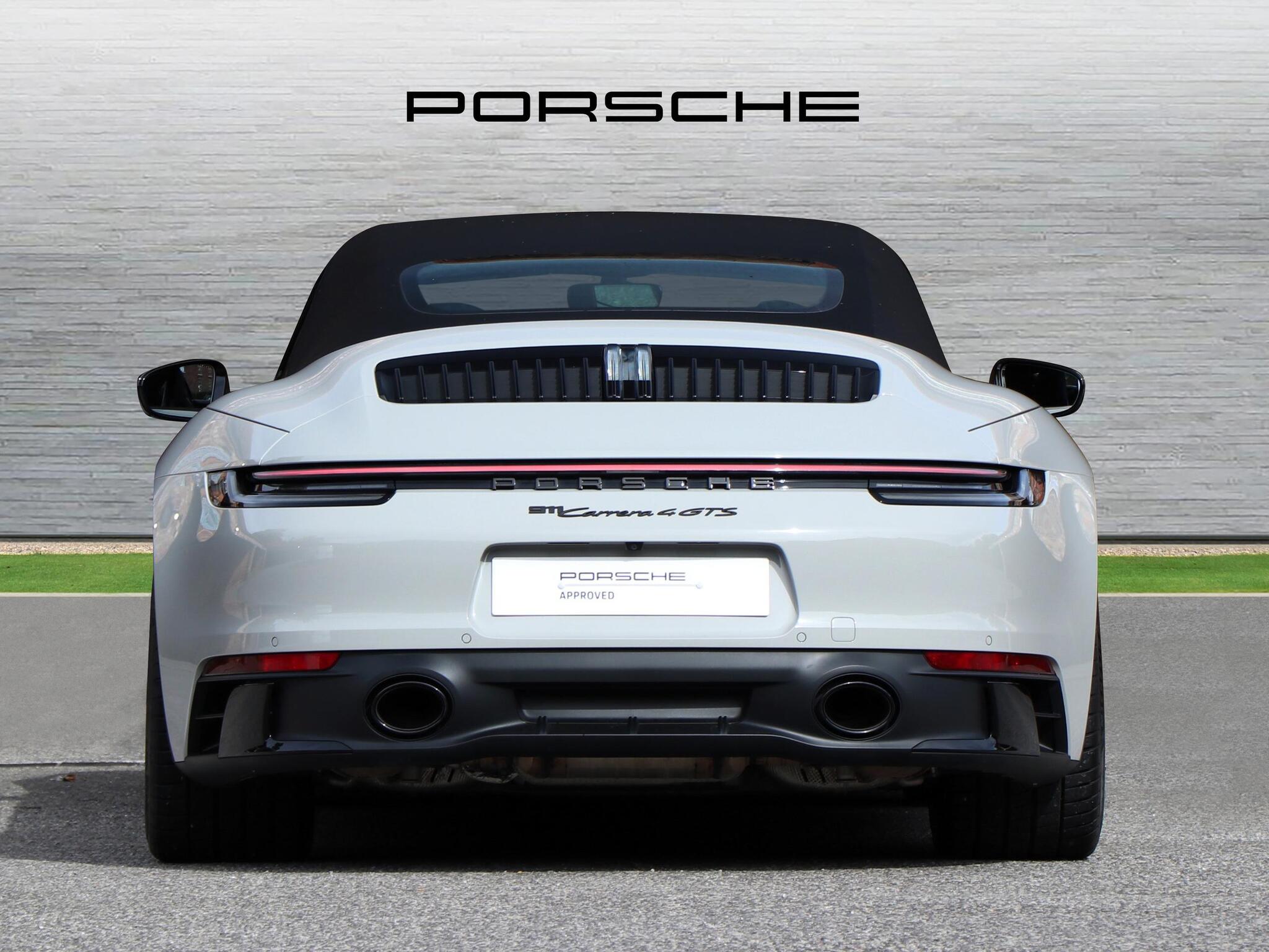 Porsche 911 view 8