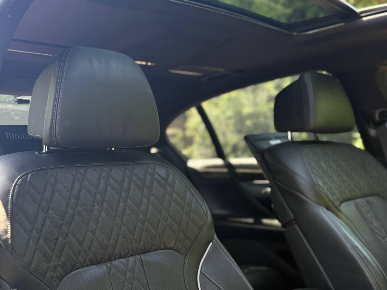 BMW 7 Series view 15