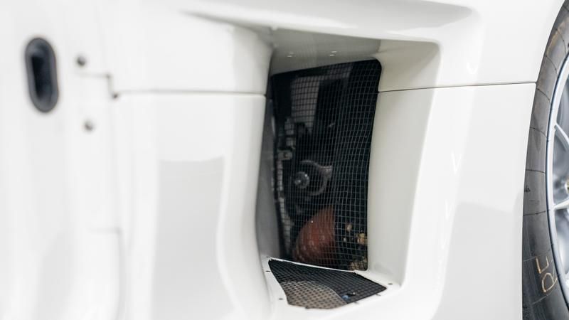 Mercedes-Benz SLS view 42