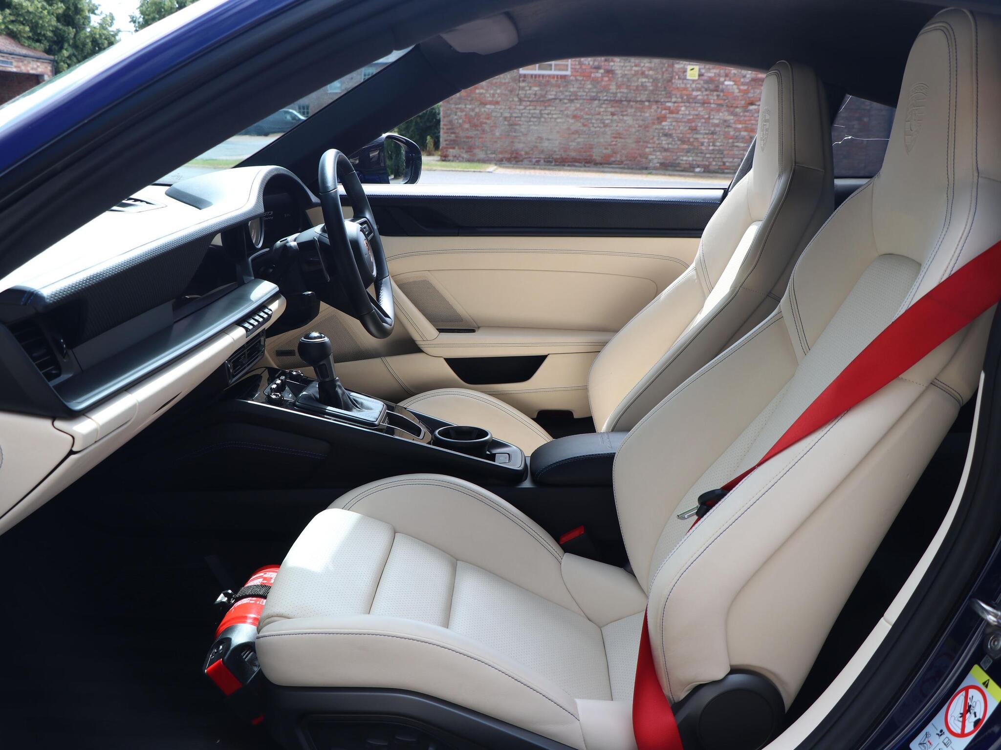 Porsche 911 view 30