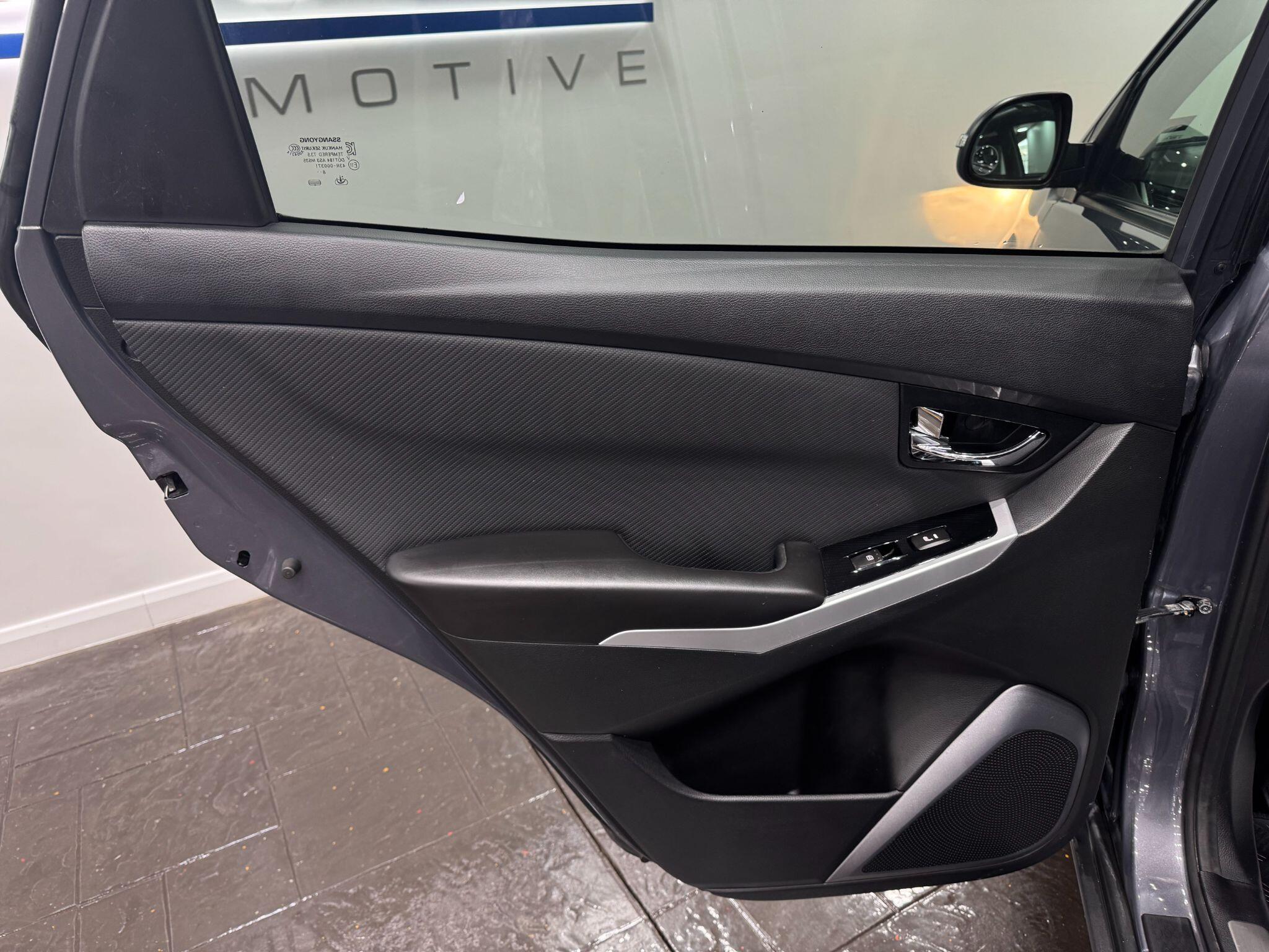 KGM Korando view 34
