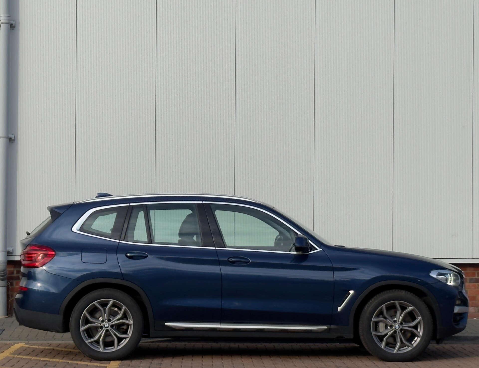BMW X3 view 8