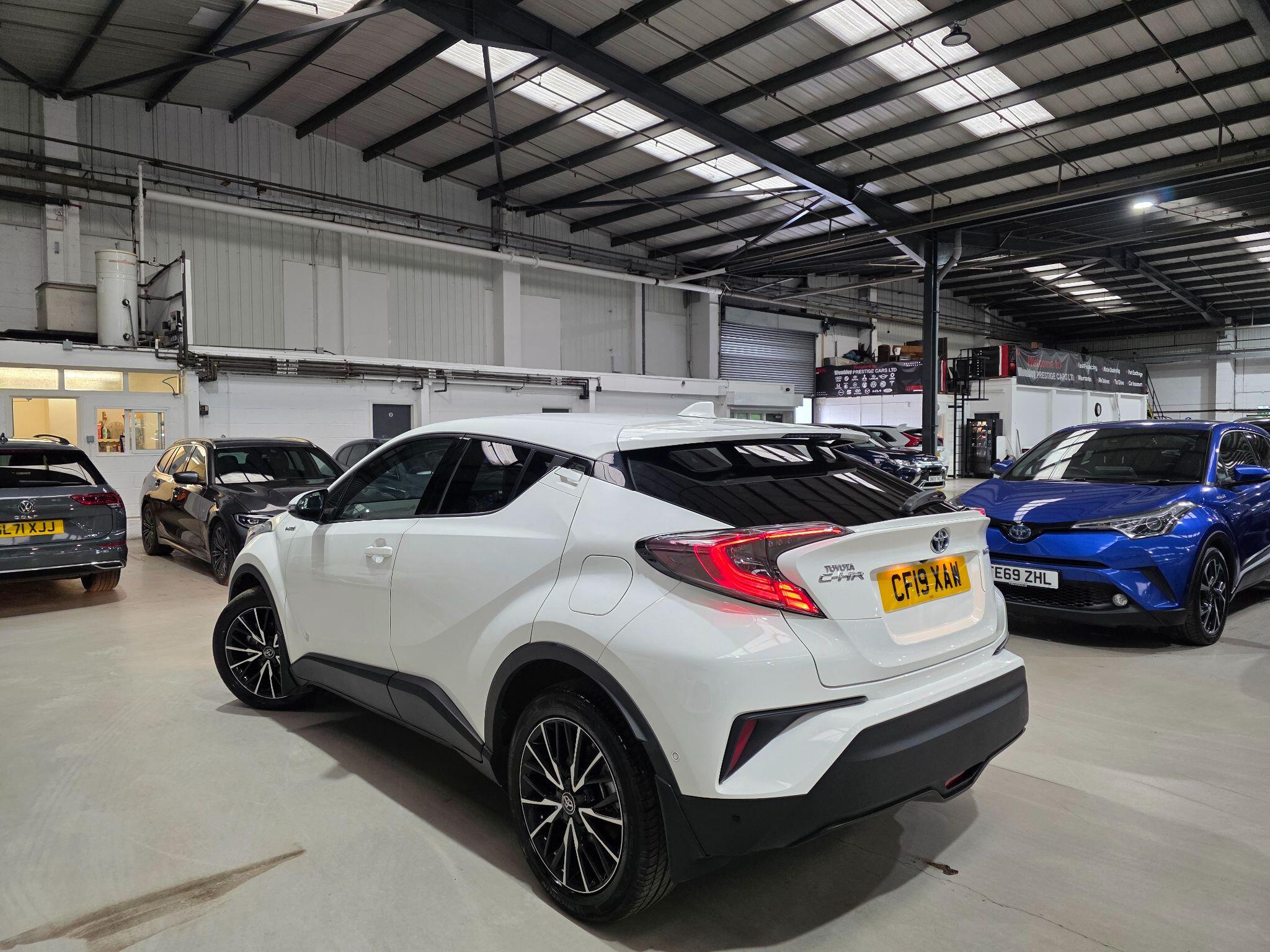 Toyota C-HR view 24