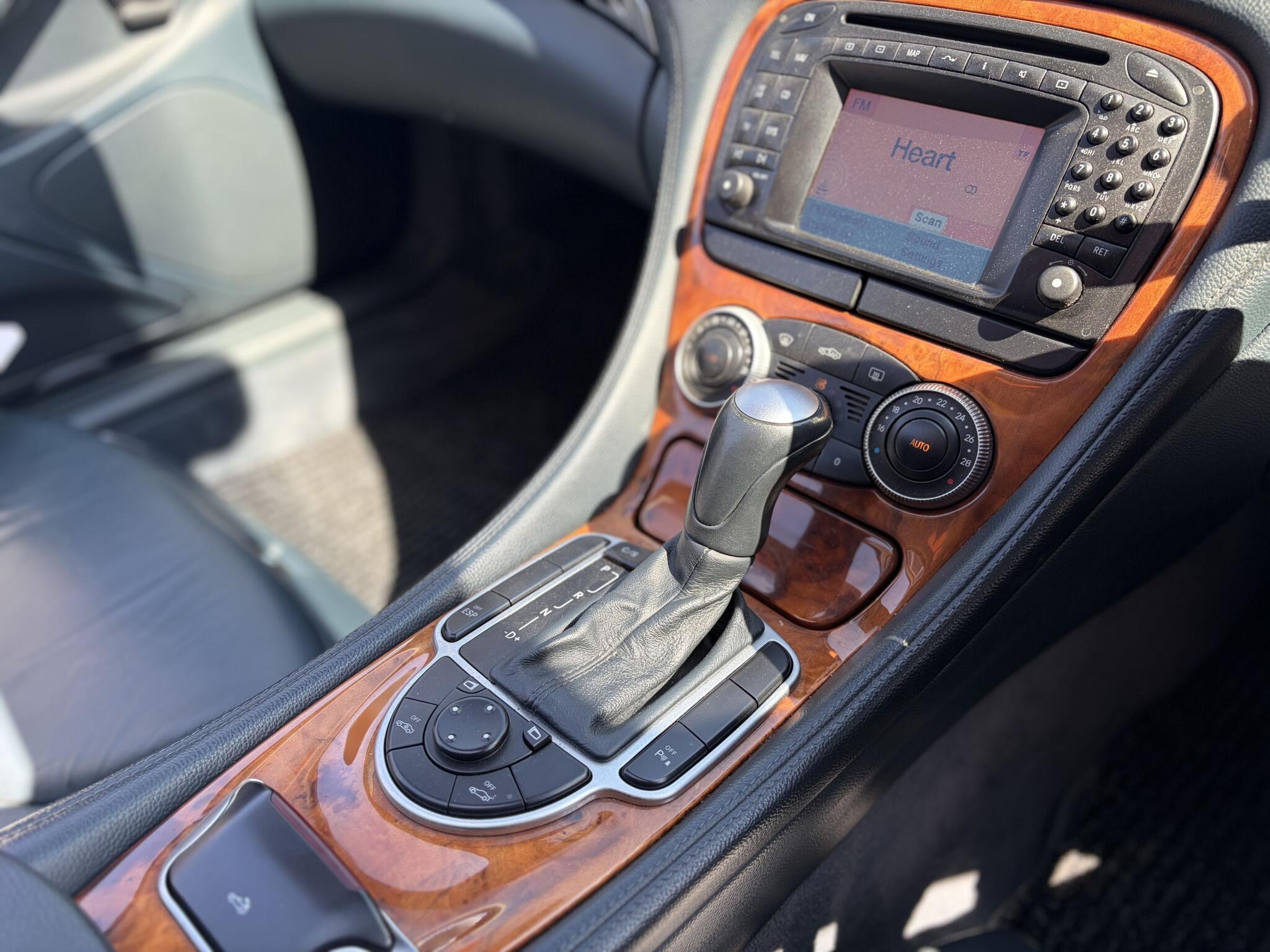 Mercedes-Benz SL view 16