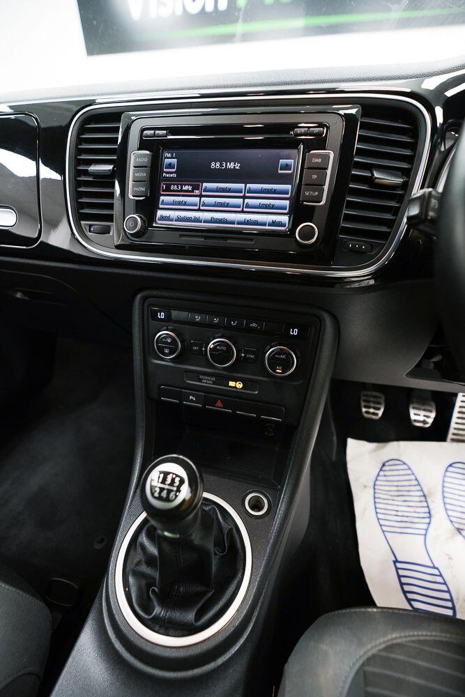 Volkswagen Beetle view 20