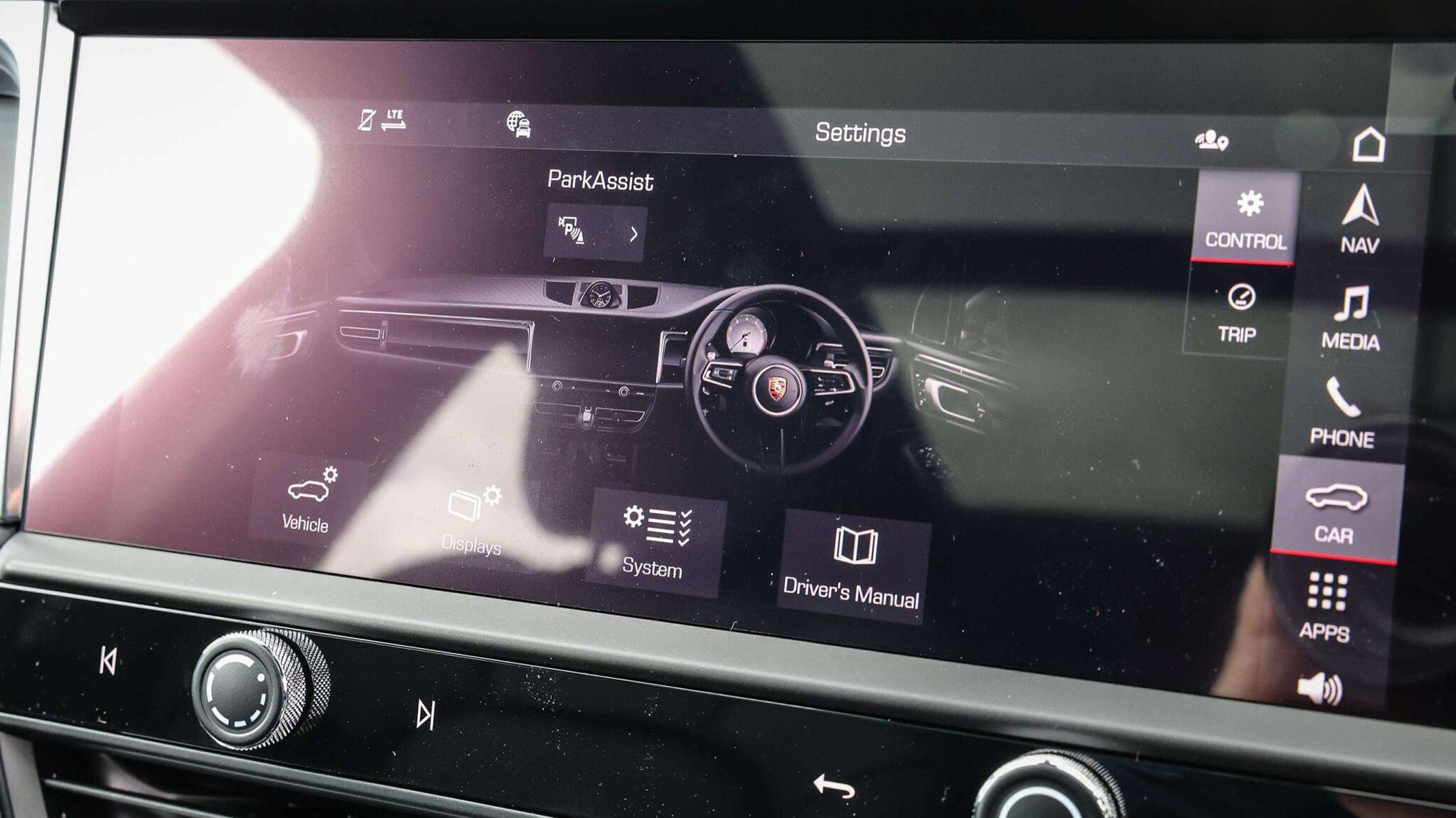 Porsche Macan view 25