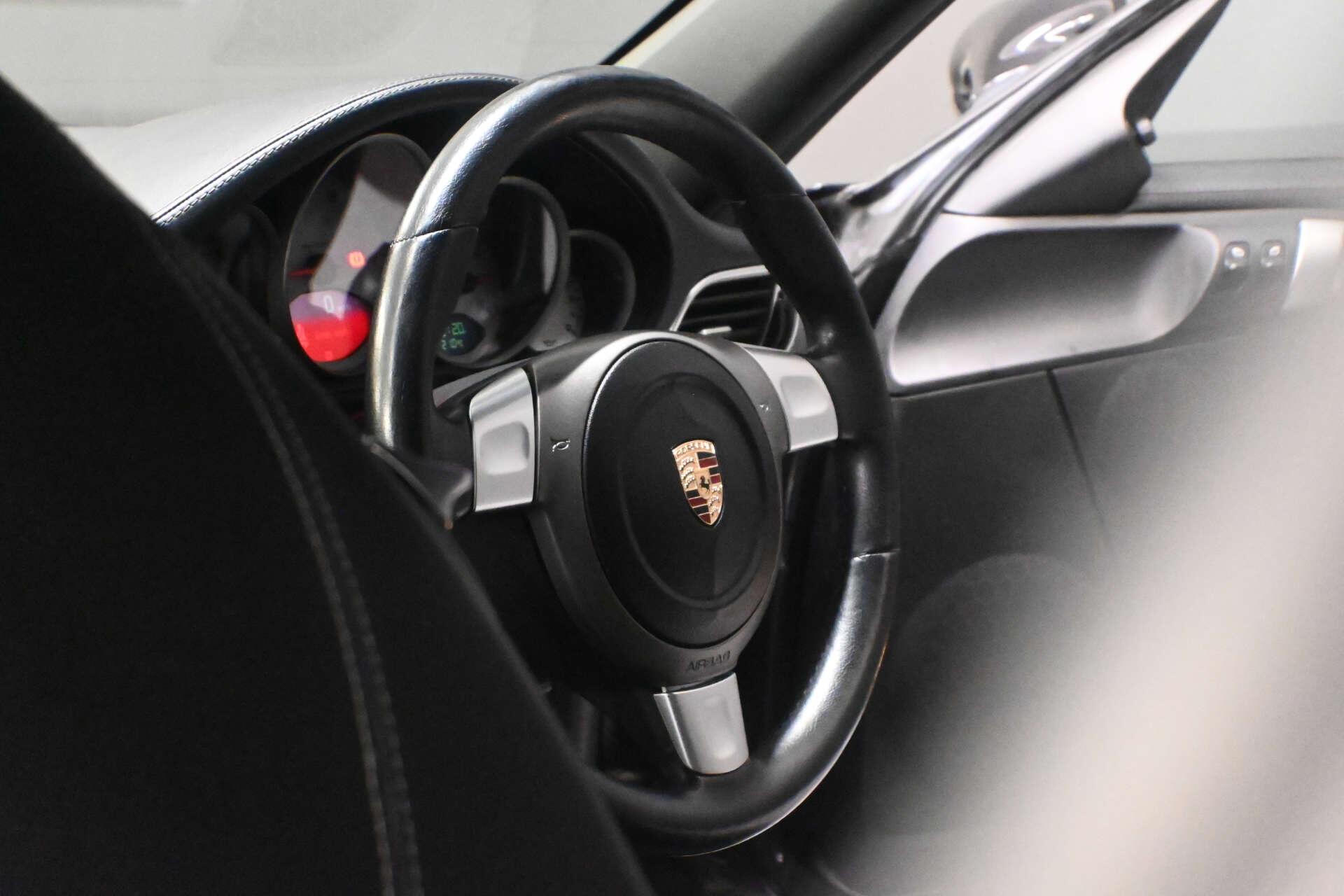 Porsche 911 view 4