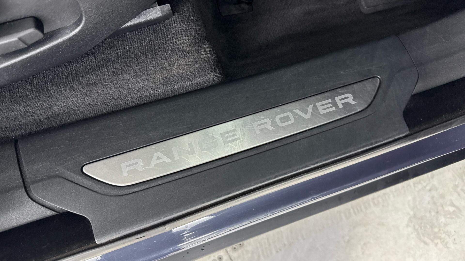 Land Rover Range Rover Velar view 19