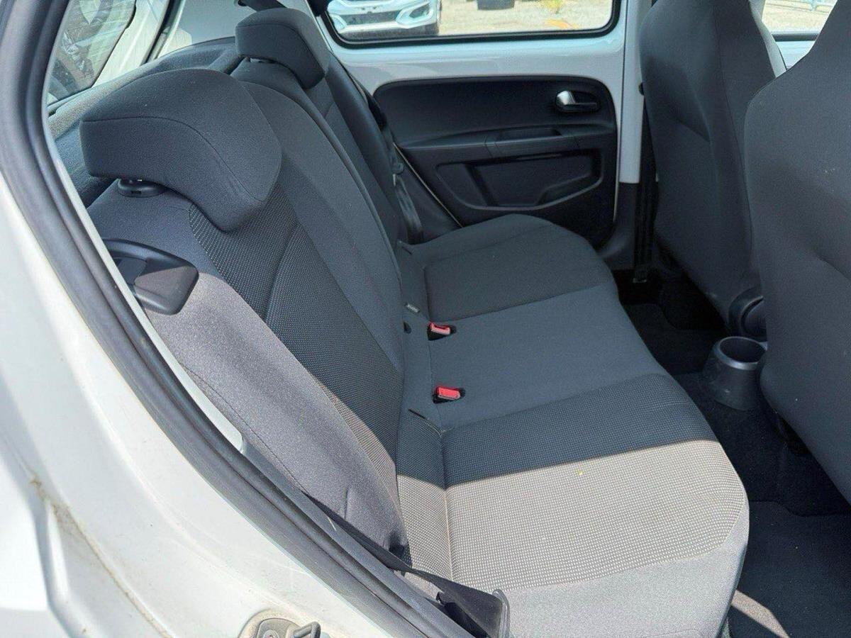 Volkswagen Up! view 14