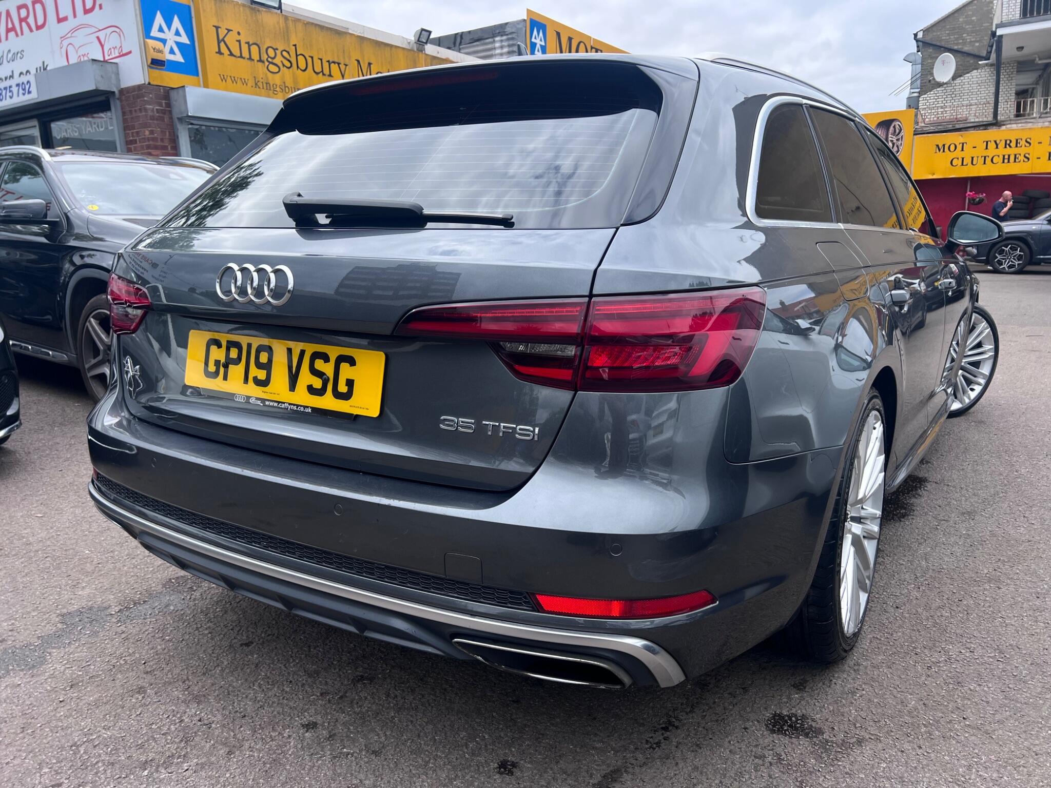 Audi A4 Avant view 14