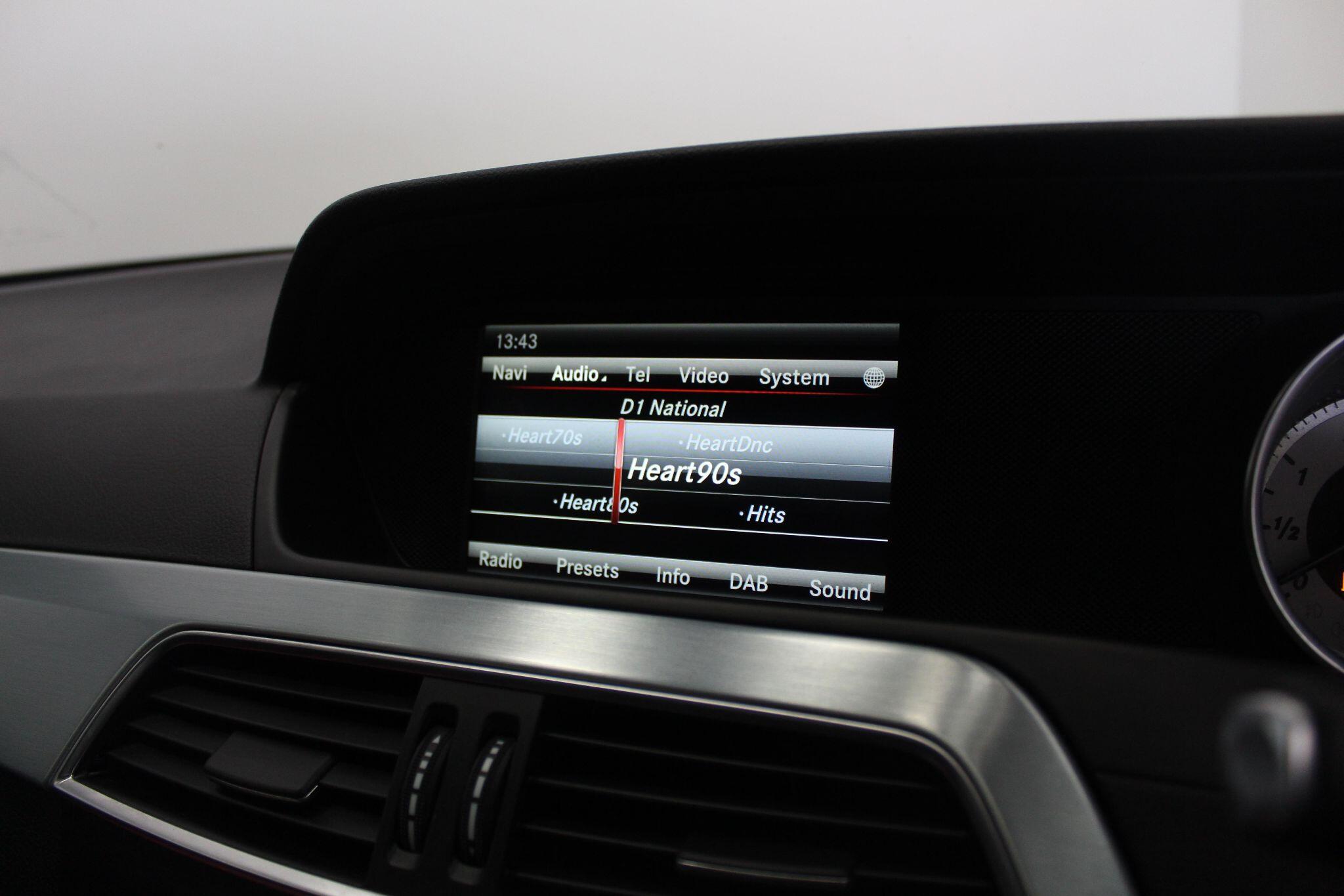 Mercedes-Benz C-Class view 35