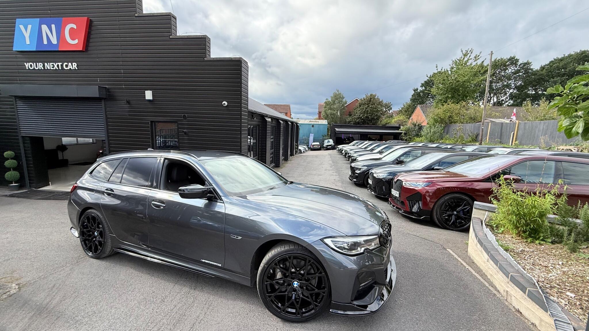 BMW 3 Series view 4