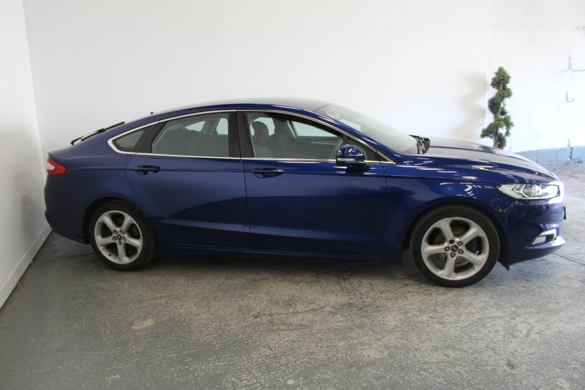 Ford Mondeo view 4