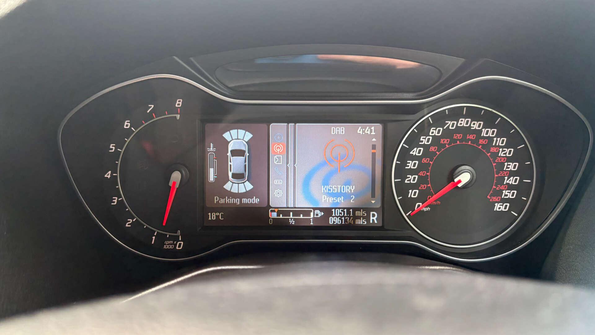 Ford Mondeo view 16