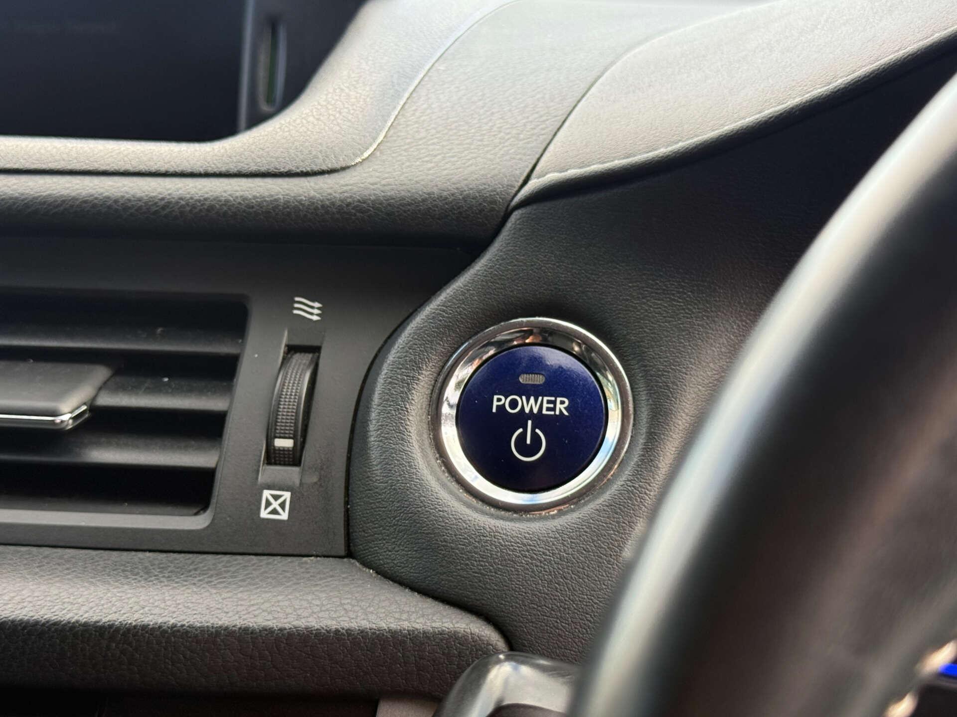 Lexus CT view 52