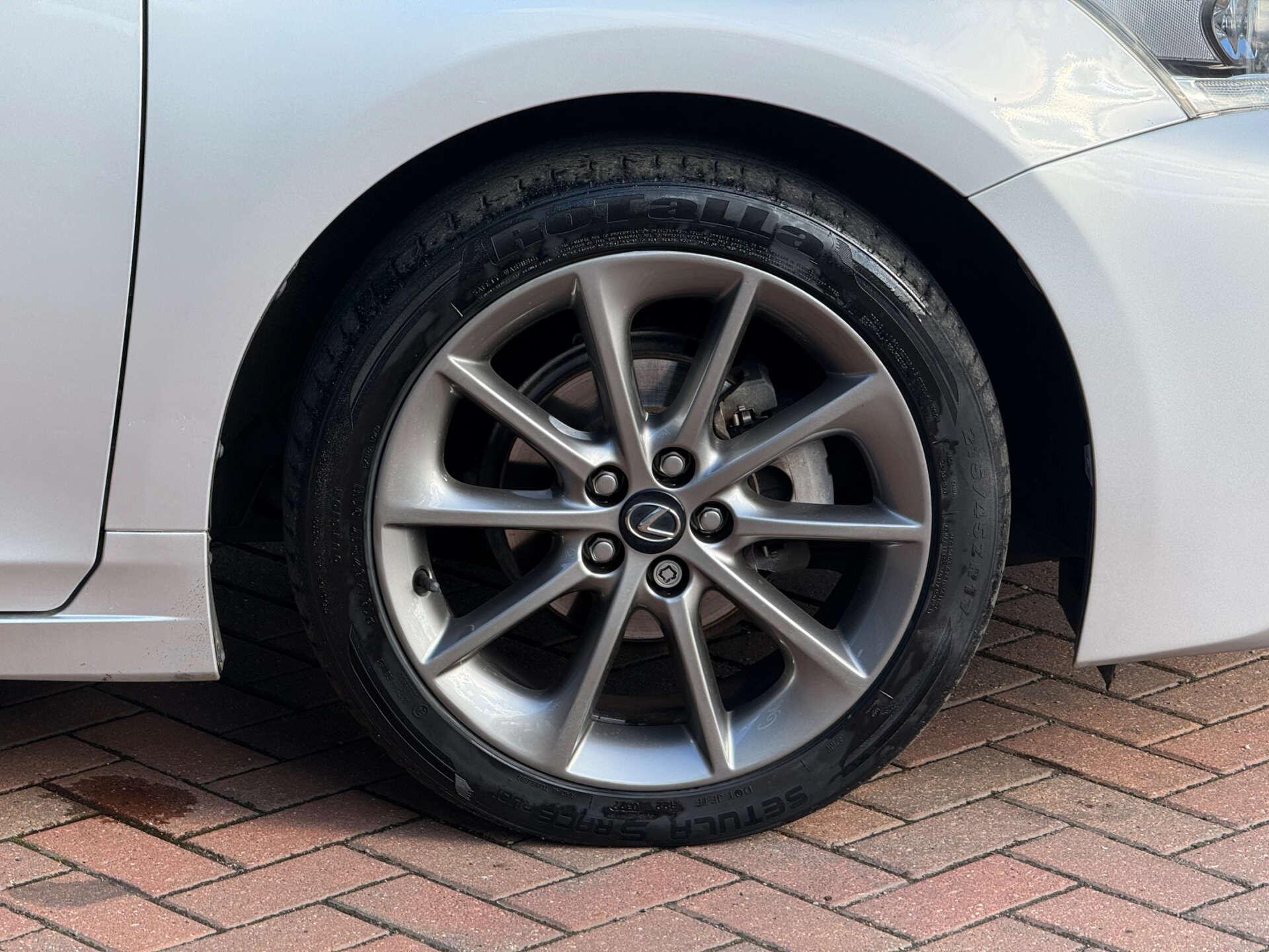 Lexus CT view 18