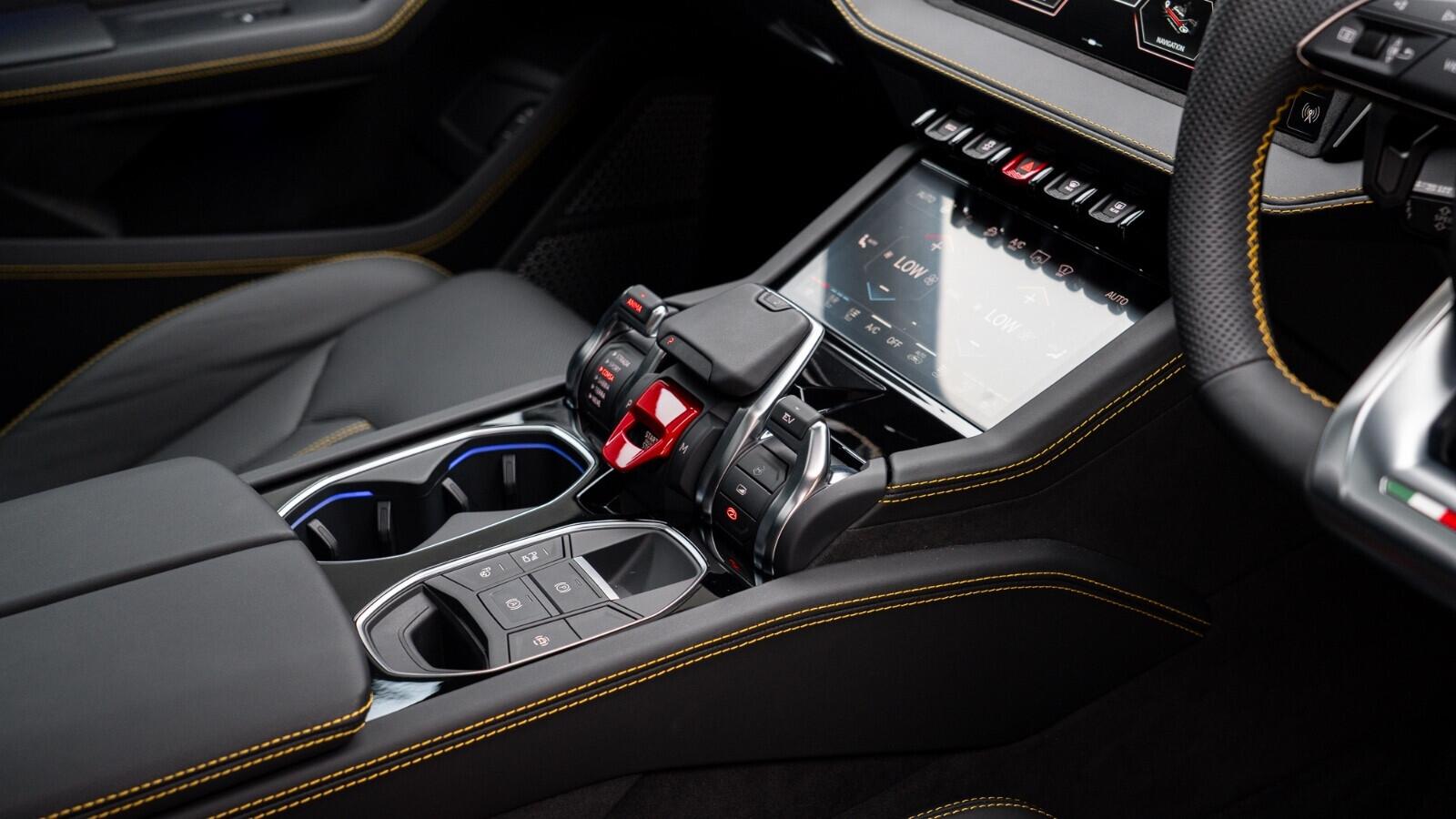 Lamborghini Urus view 30
