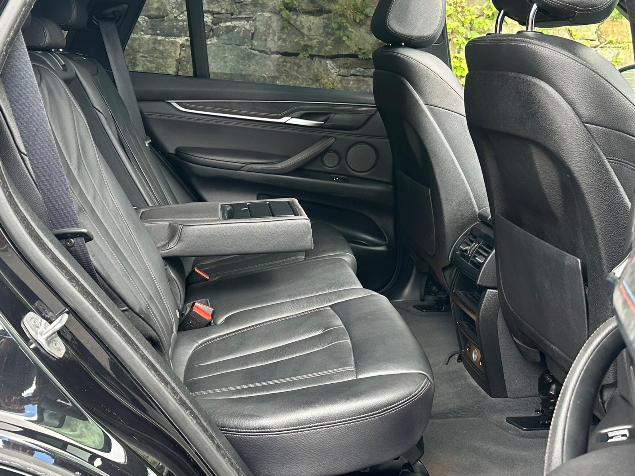 BMW X5 view 10