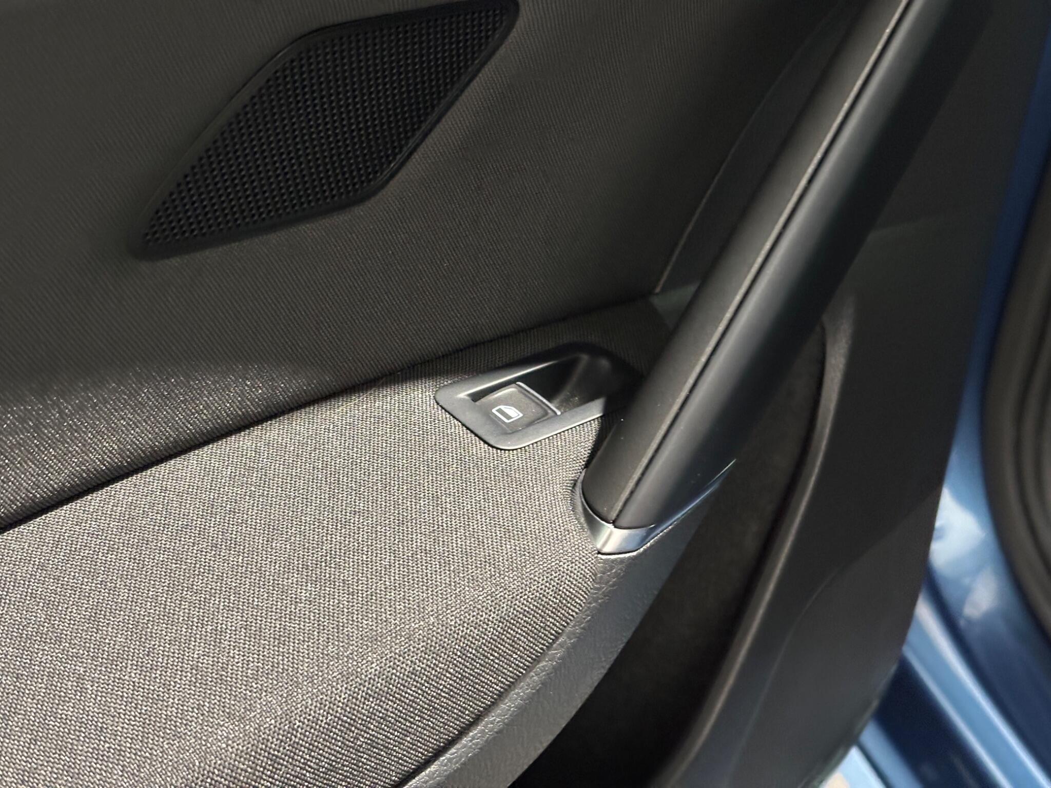 Volkswagen Golf view 9