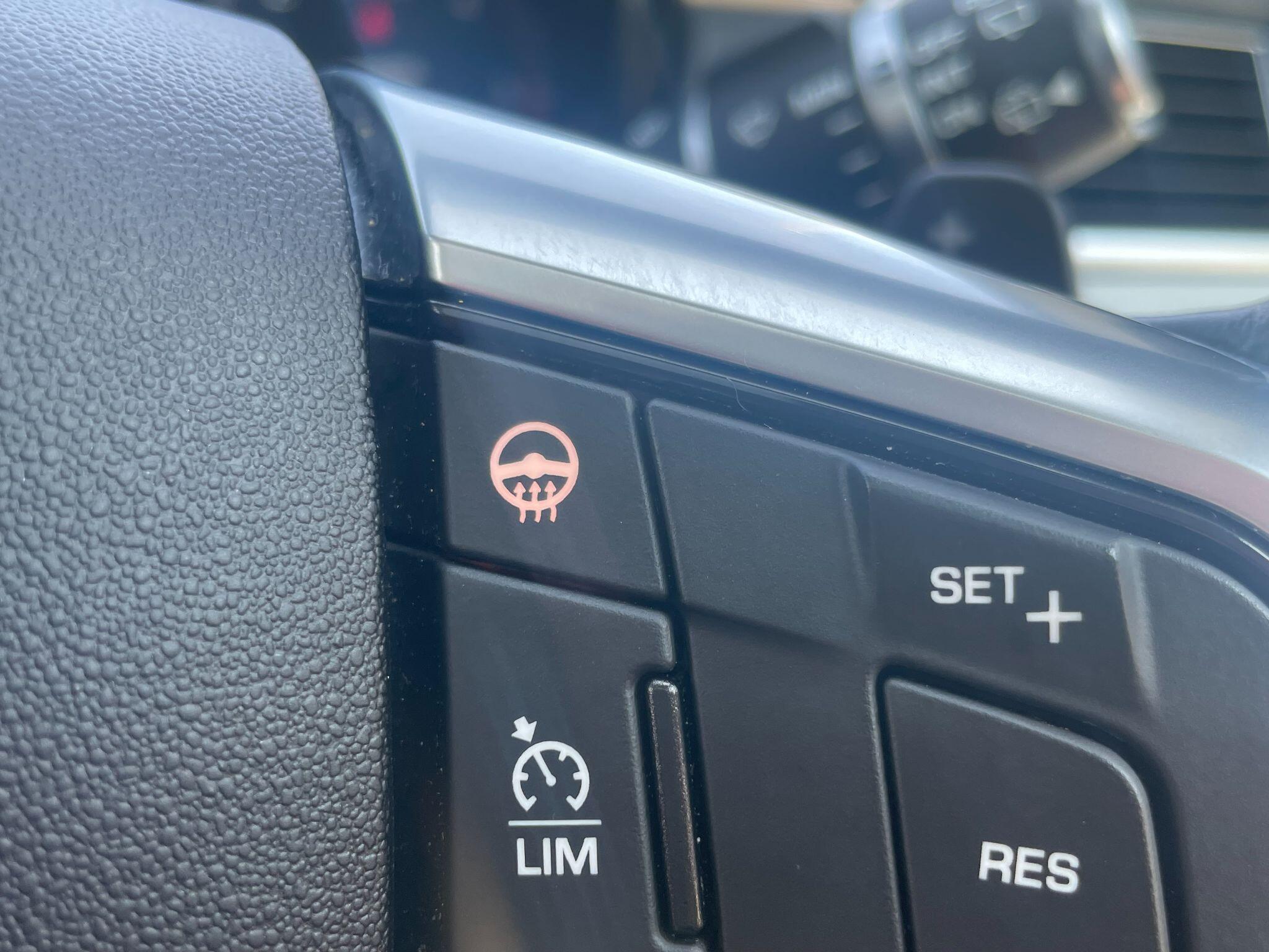 Land Rover Discovery Sport view 33