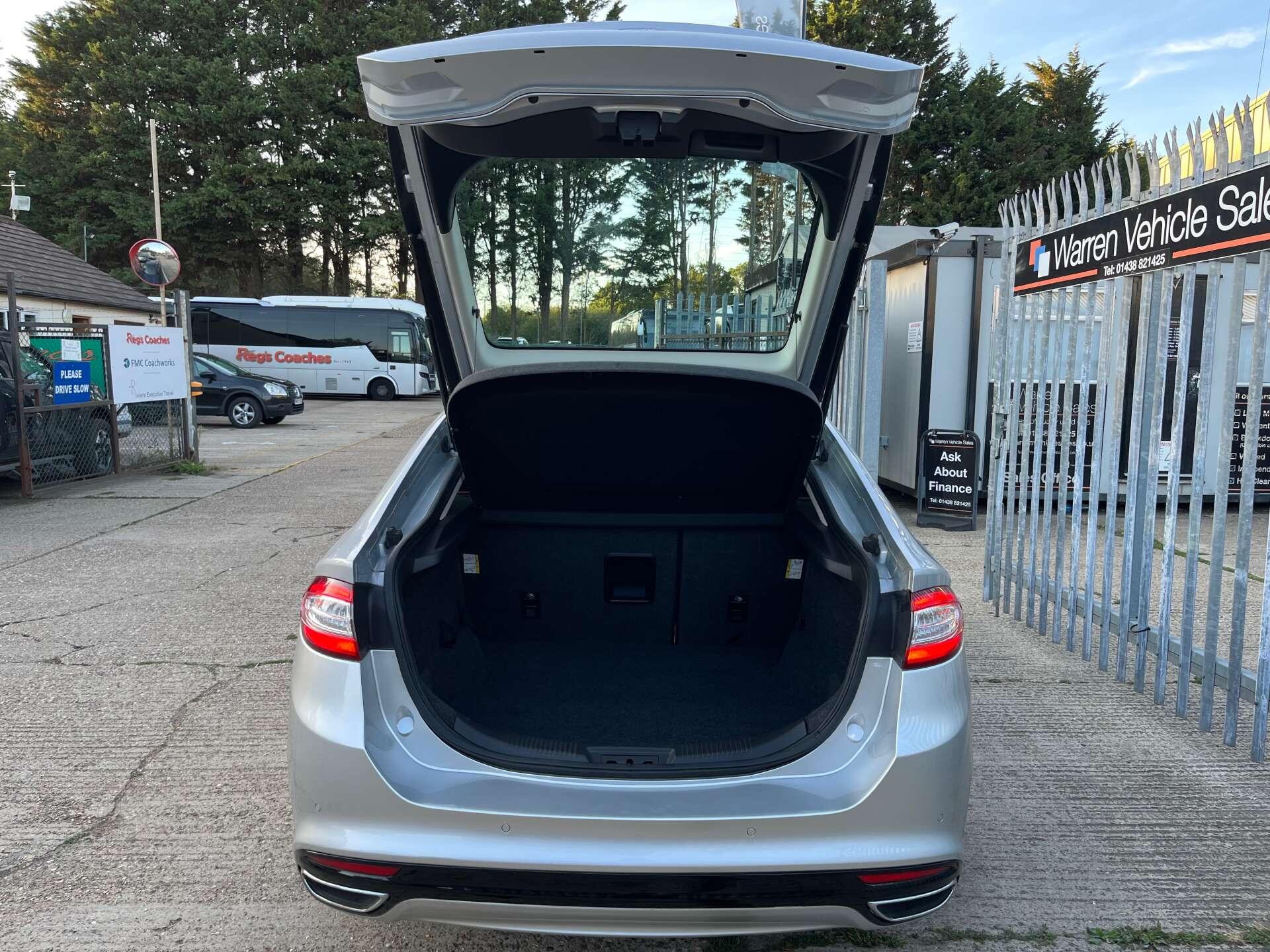 Ford Mondeo view 11