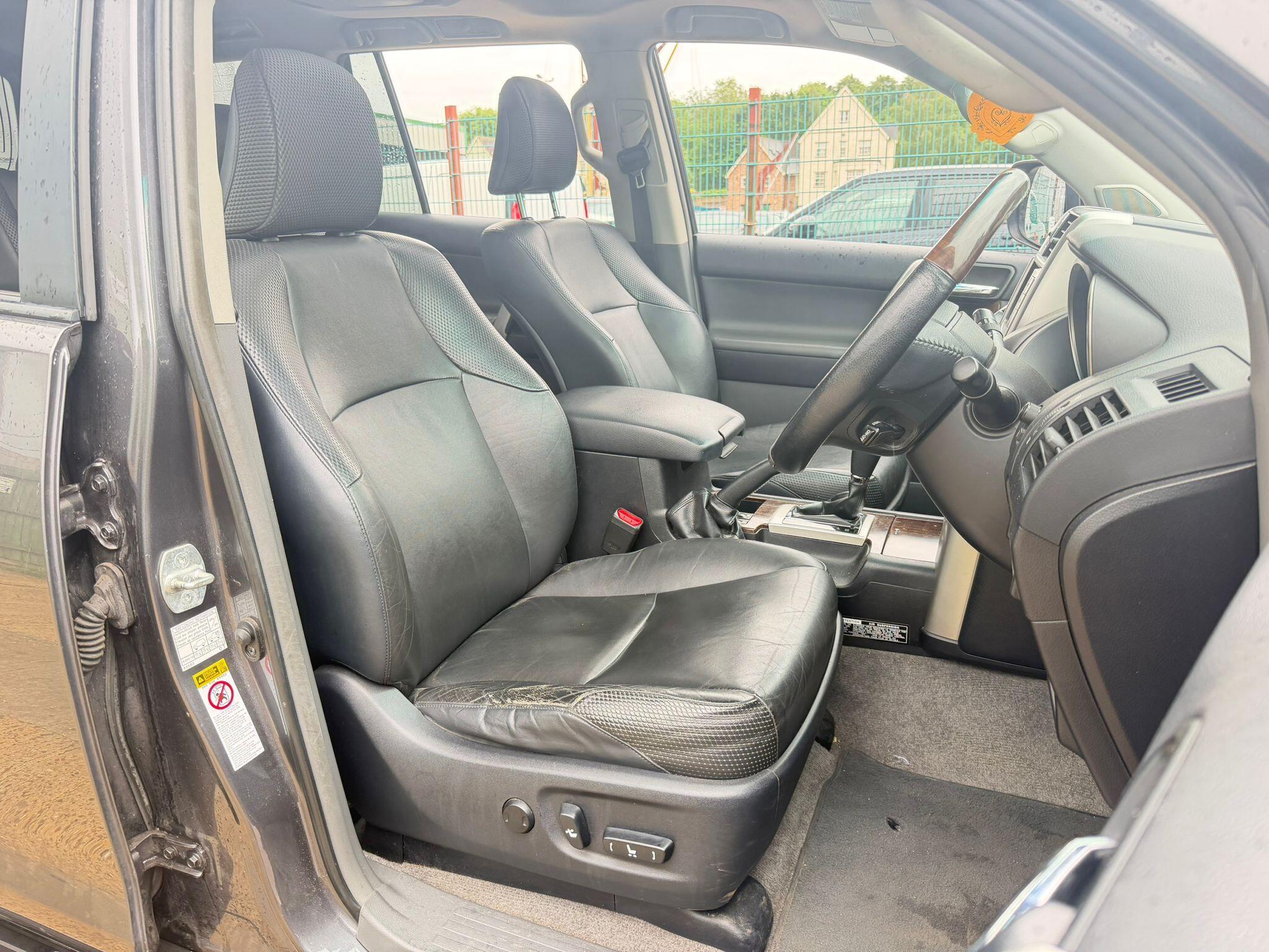 Toyota Land Cruiser view 10