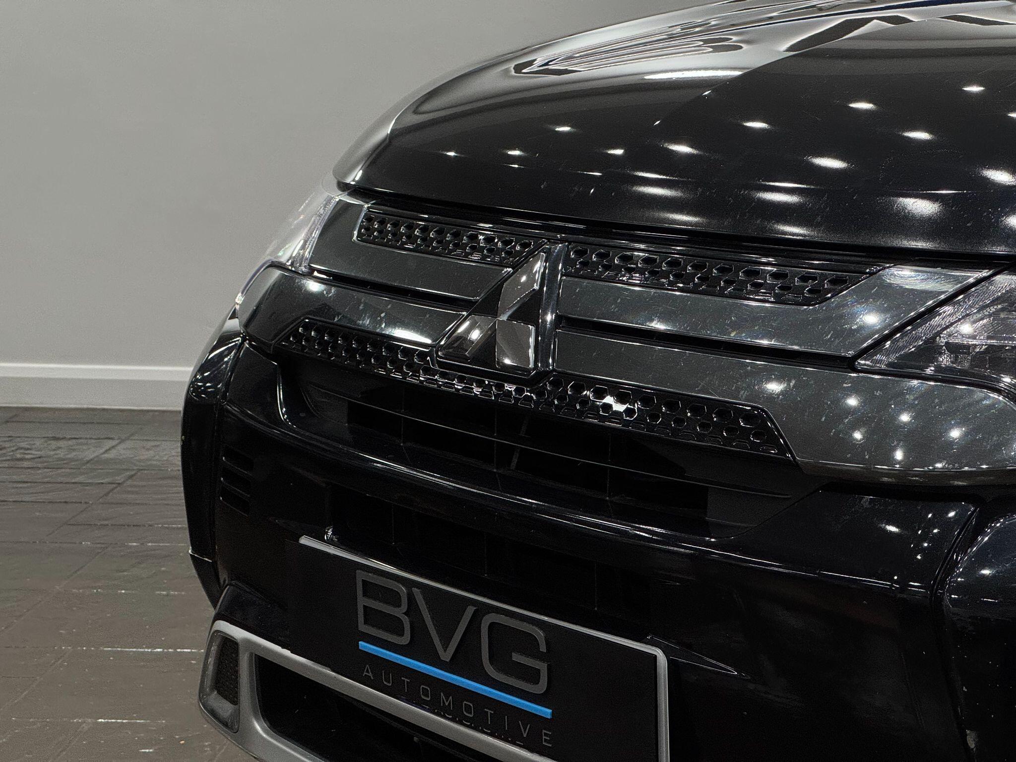 Mitsubishi Outlander view 15