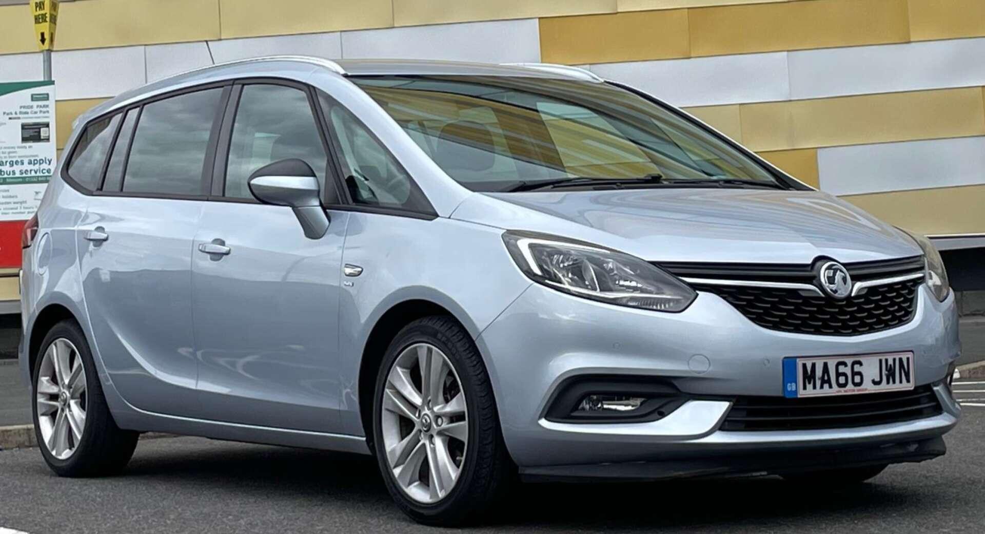 Vauxhall Zafira Tourer view 34