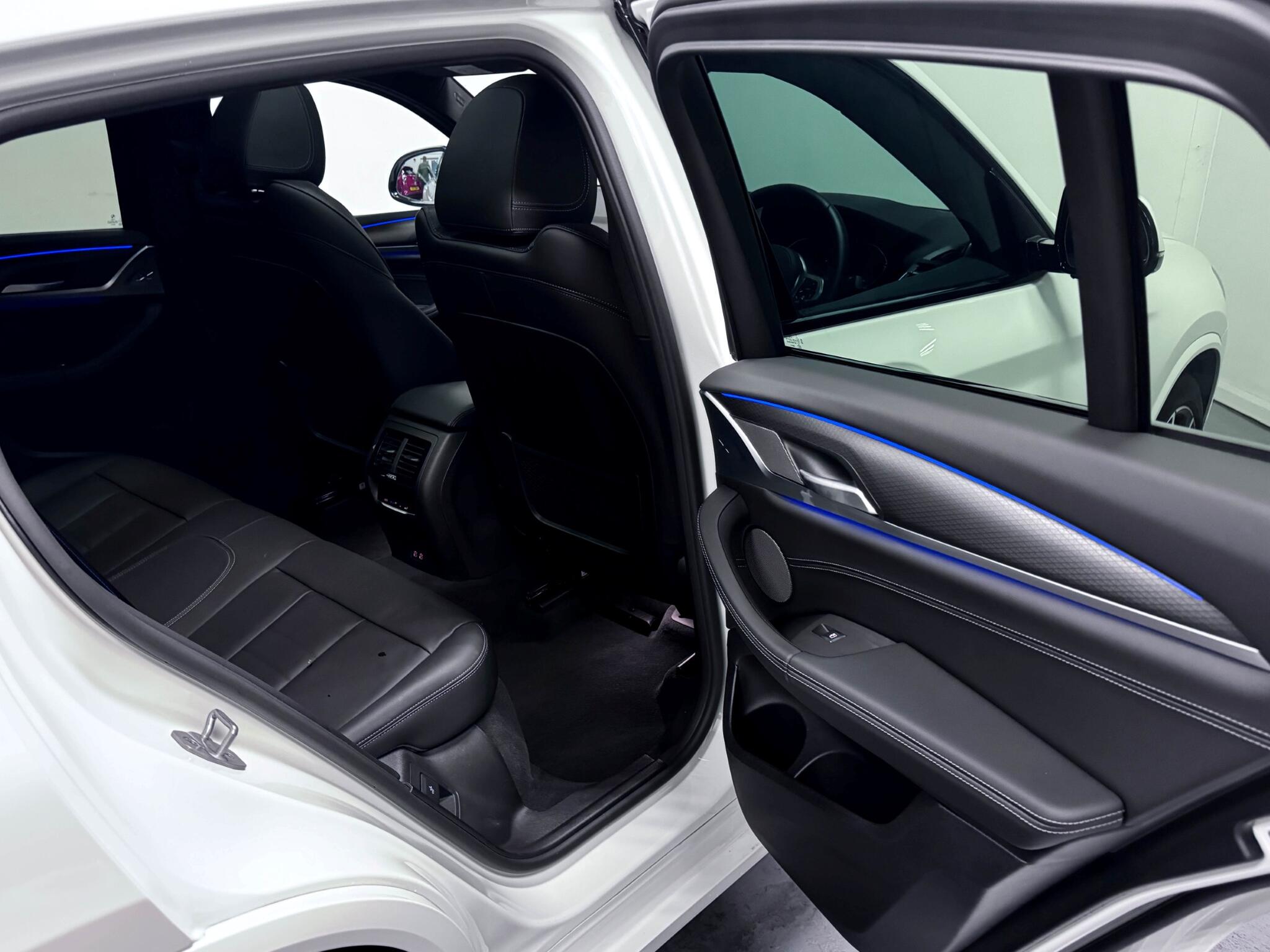 BMW X4 view 9