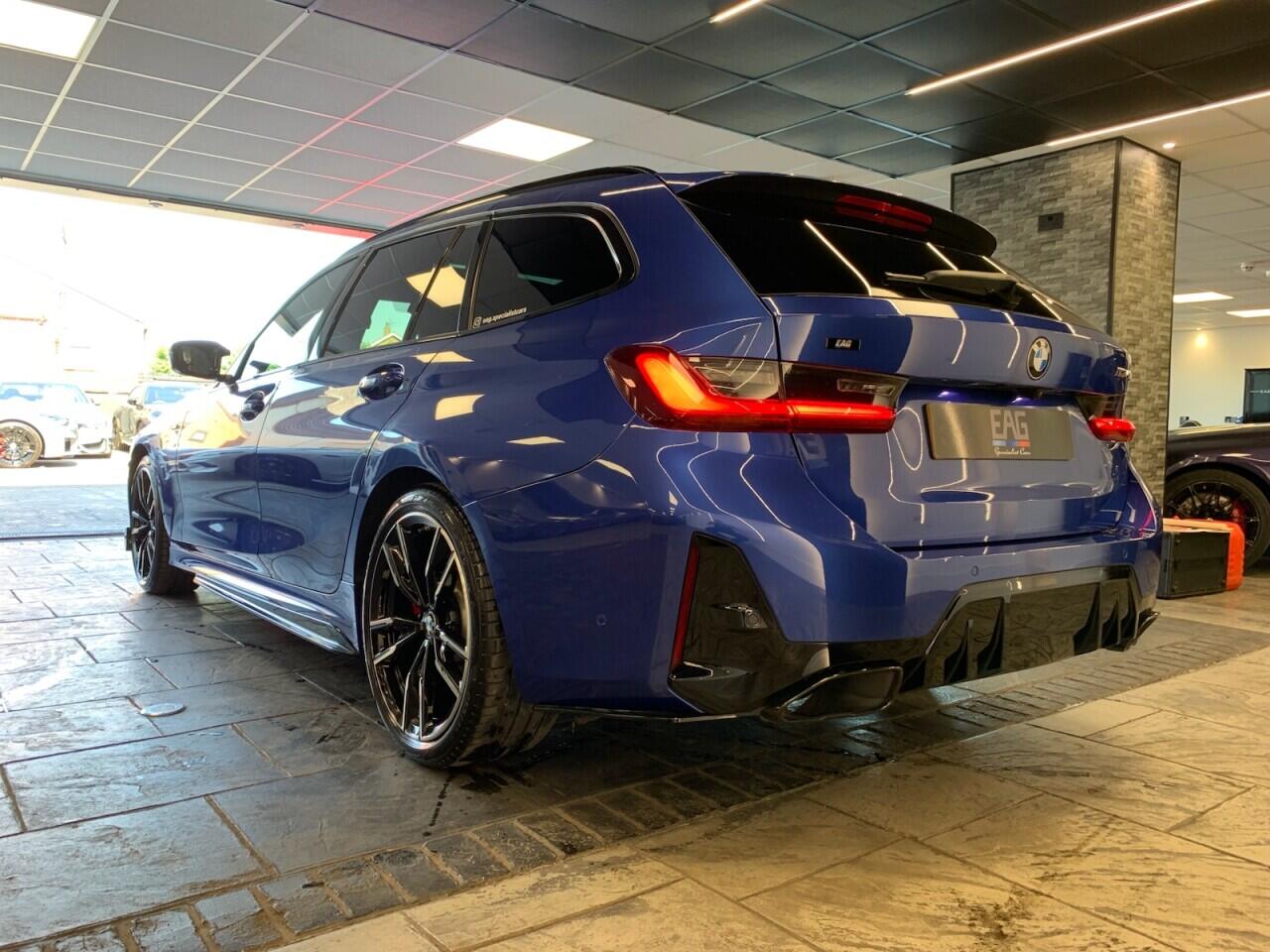 BMW 3 Series view 18