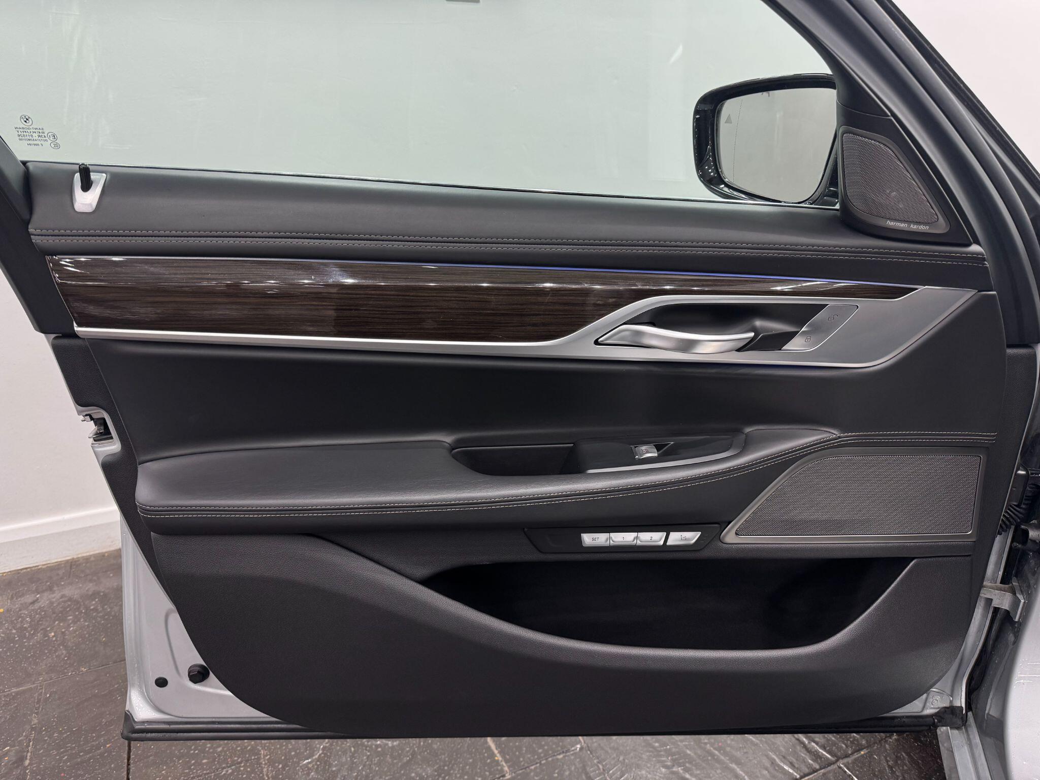 BMW 7 Series view 66