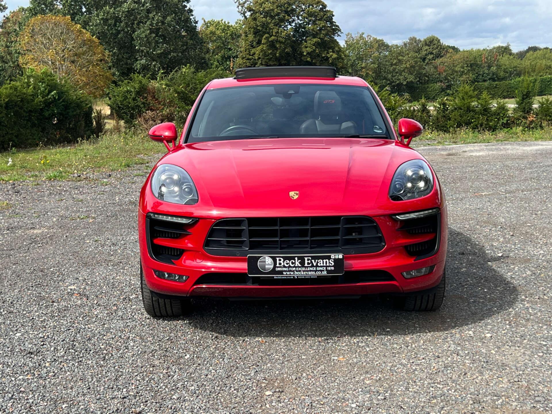 Porsche Macan view 8