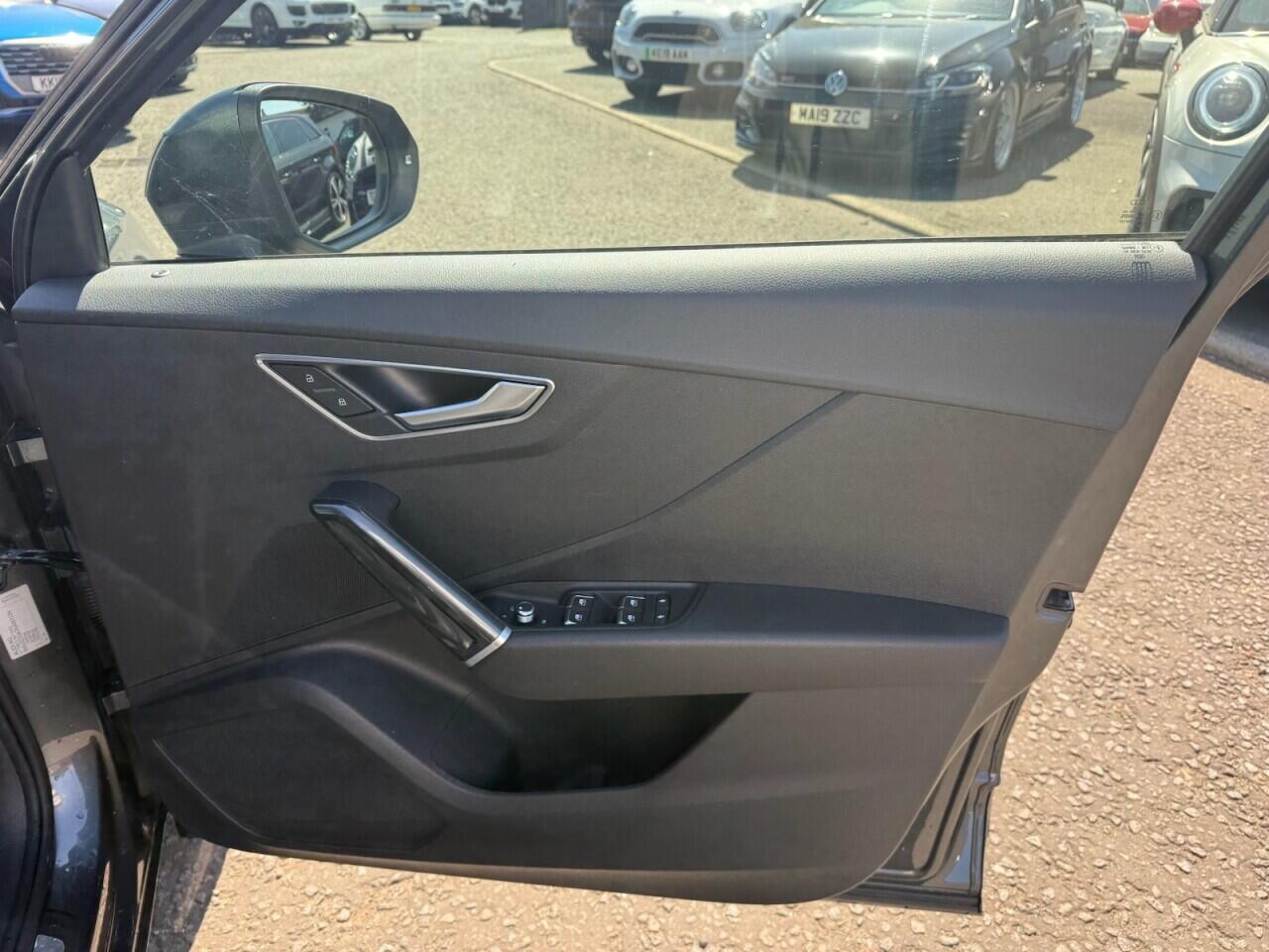 Audi Q2 view 13