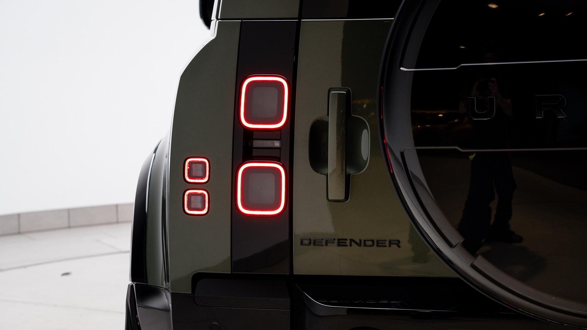 Land Rover Defender view 15