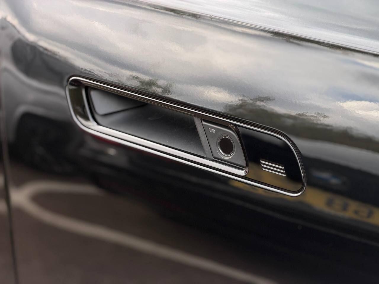 BMW 7 Series view 92