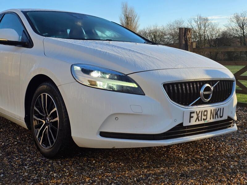 2019 Volvo V40 2.0 T2 R-Design Edition Euro 6 (s/s) 5dr • 129,000 miles image 2