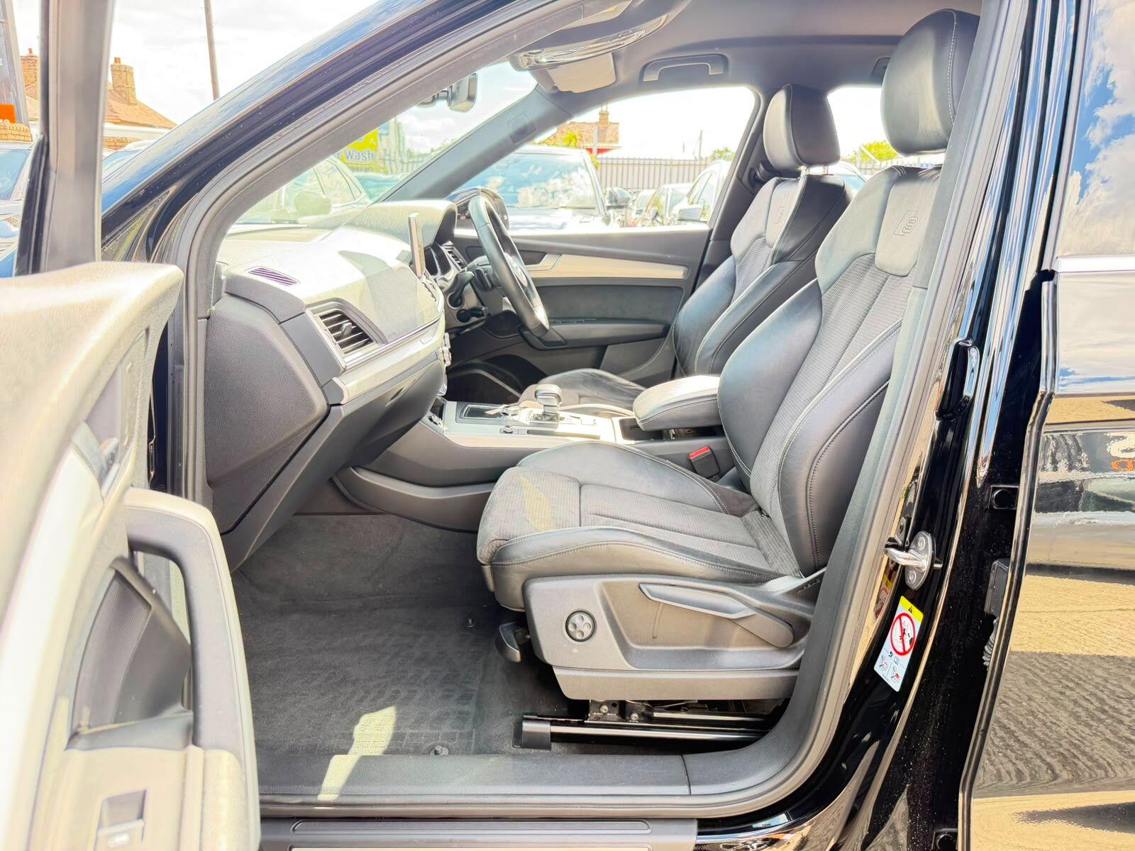 Audi Q5 view 29