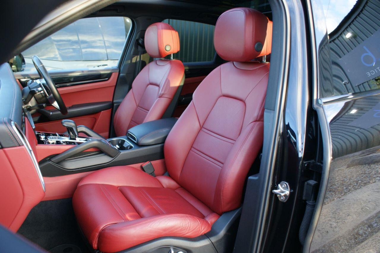 Porsche Cayenne view 32