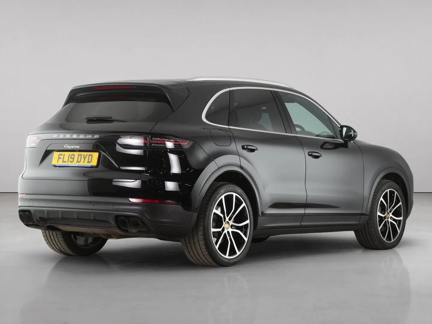 Porsche Cayenne view 14