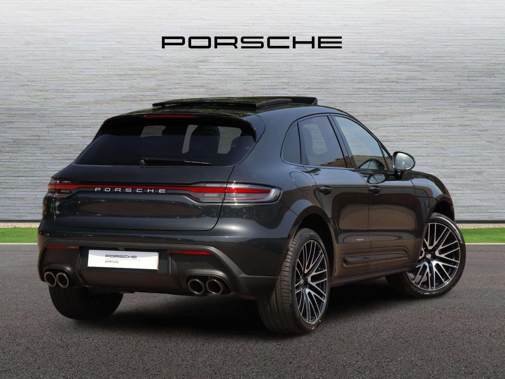 Porsche Macan view 3