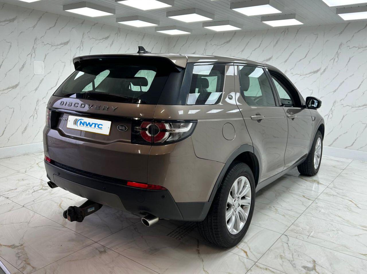 Land Rover Discovery Sport view 9